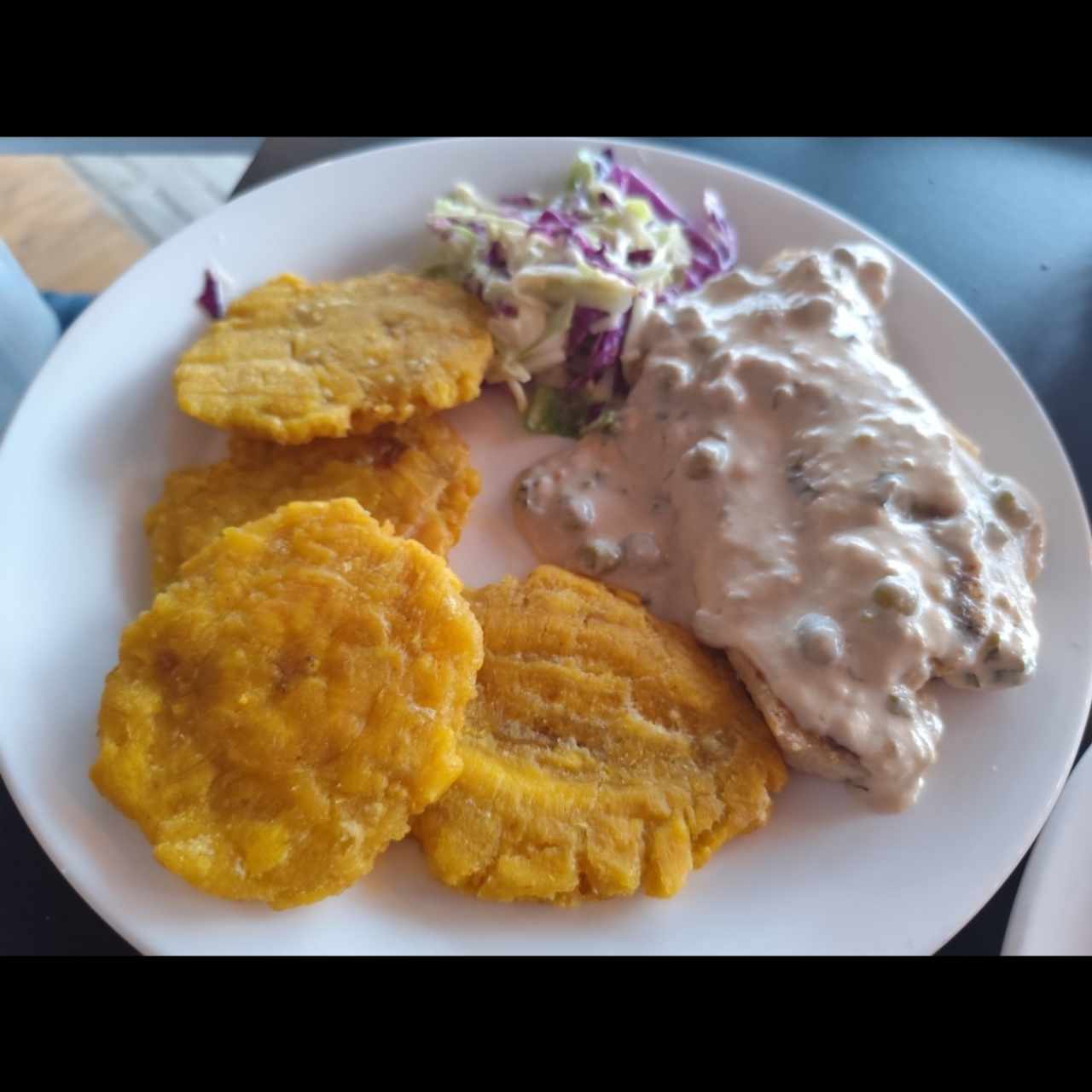 FILETE DE PESCADO CARIBEÑO (EN SALSA DE COCO PICANTE)