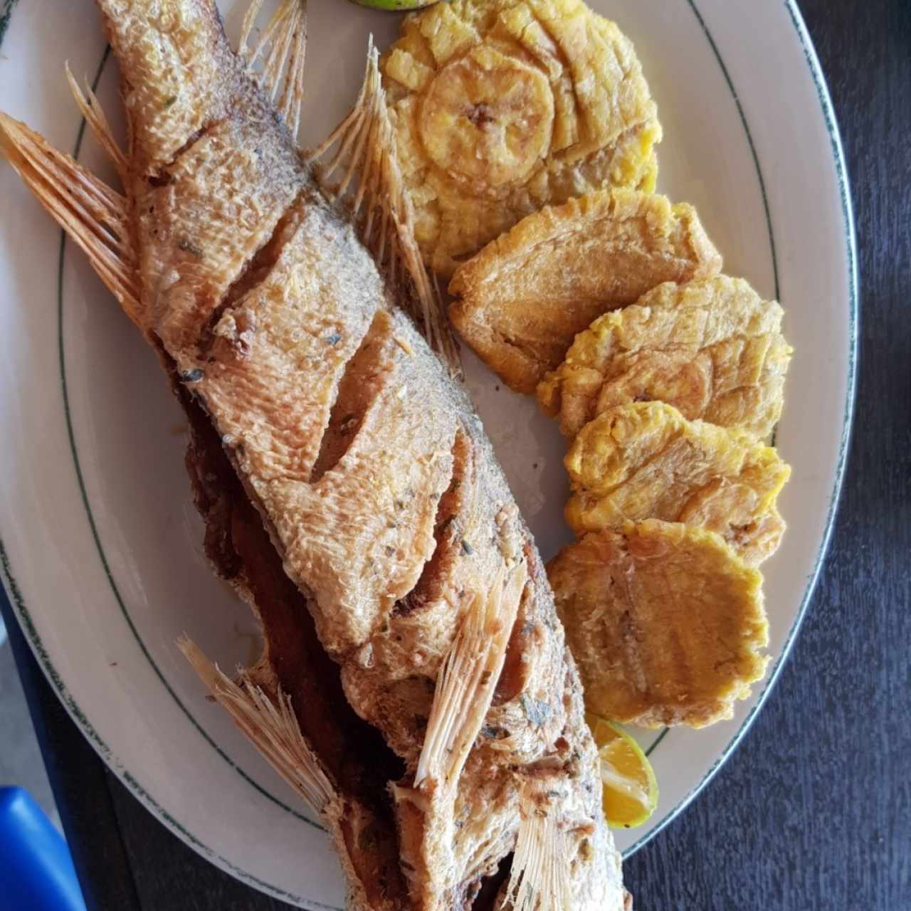 Pescado frito entero