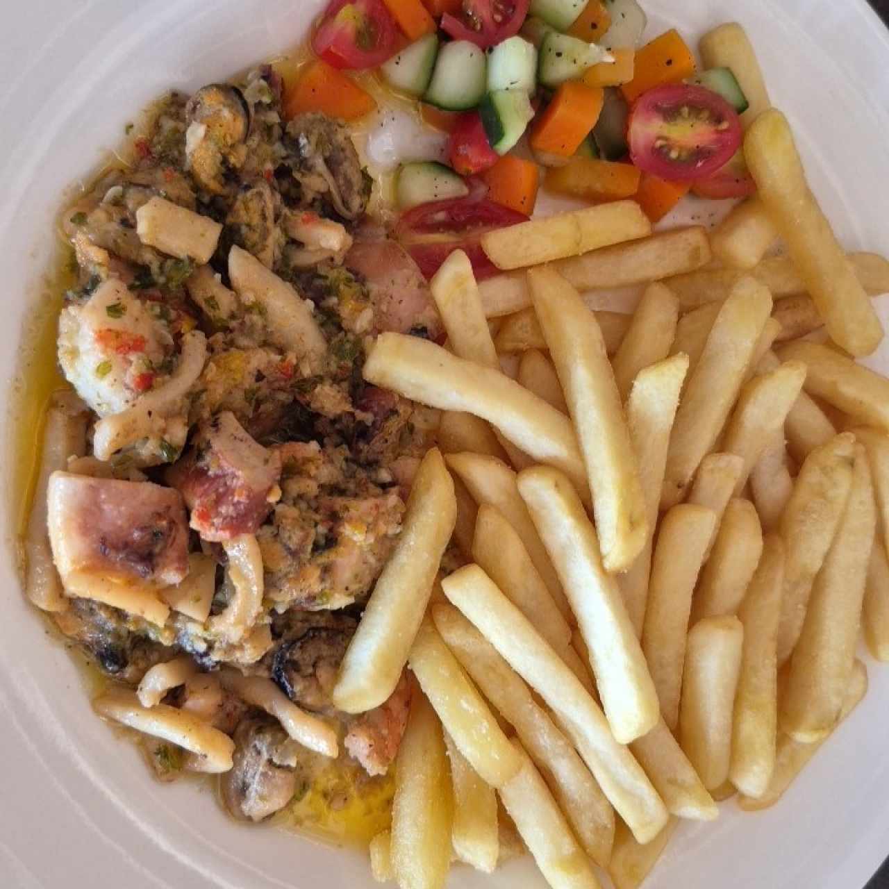MIXTO DE MARISCOS AL AJILLO, A LA CRIOLLA