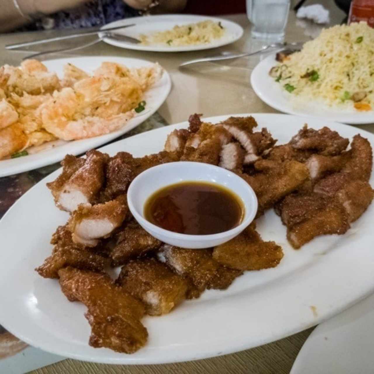 puerco especial, camarones salteados y arroz yangzhou
