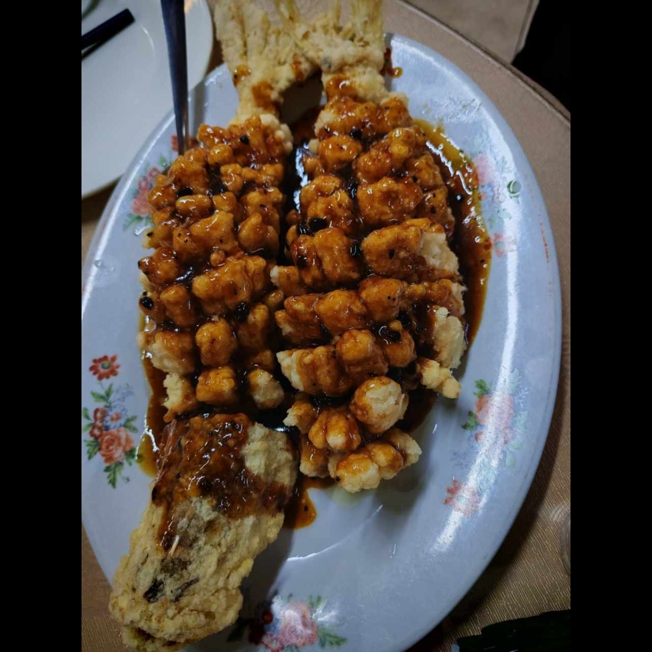 Robalo Racimo de Uvas con Salsa de frijolitos negros 