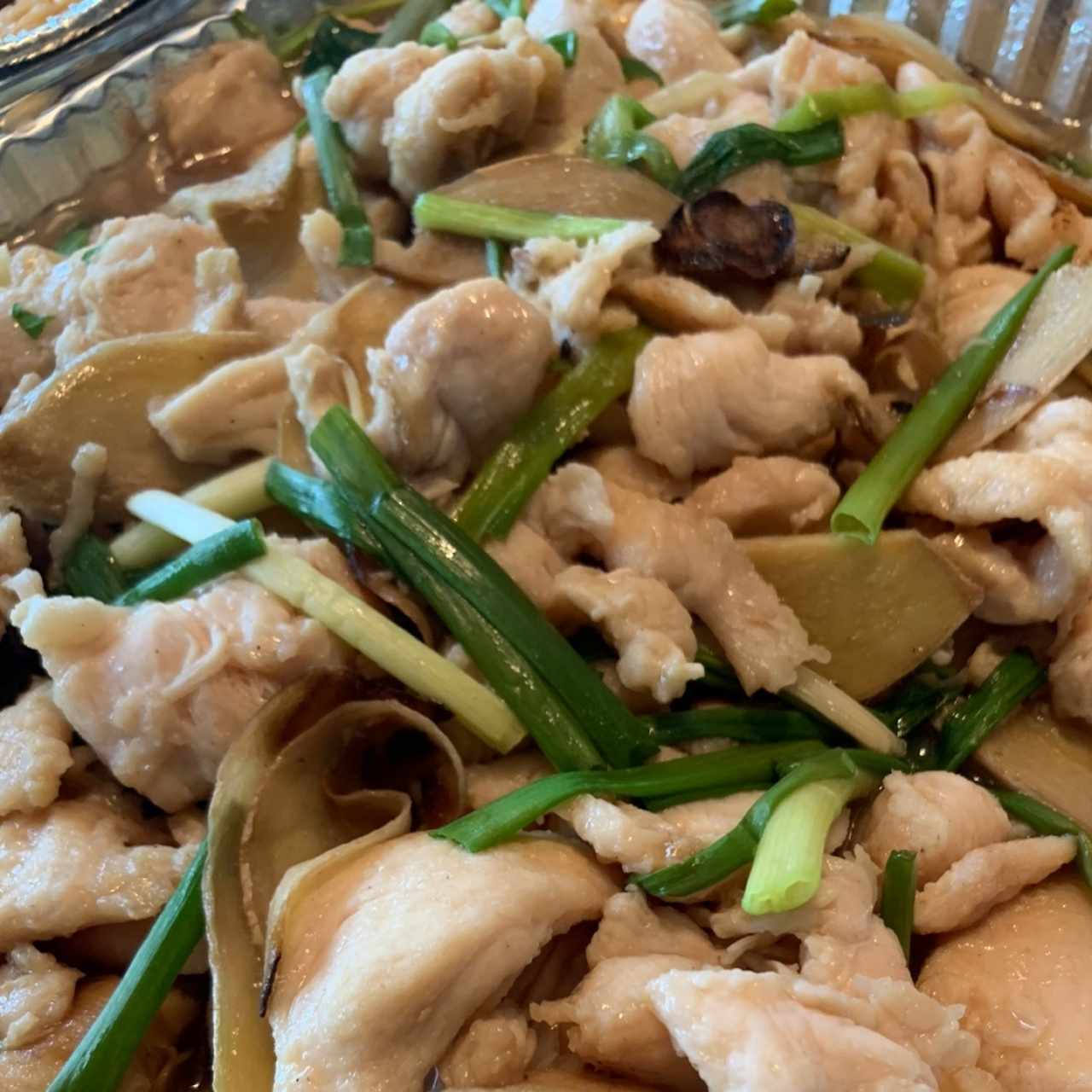 Filete de Pollo con Jengibre y Cebollina