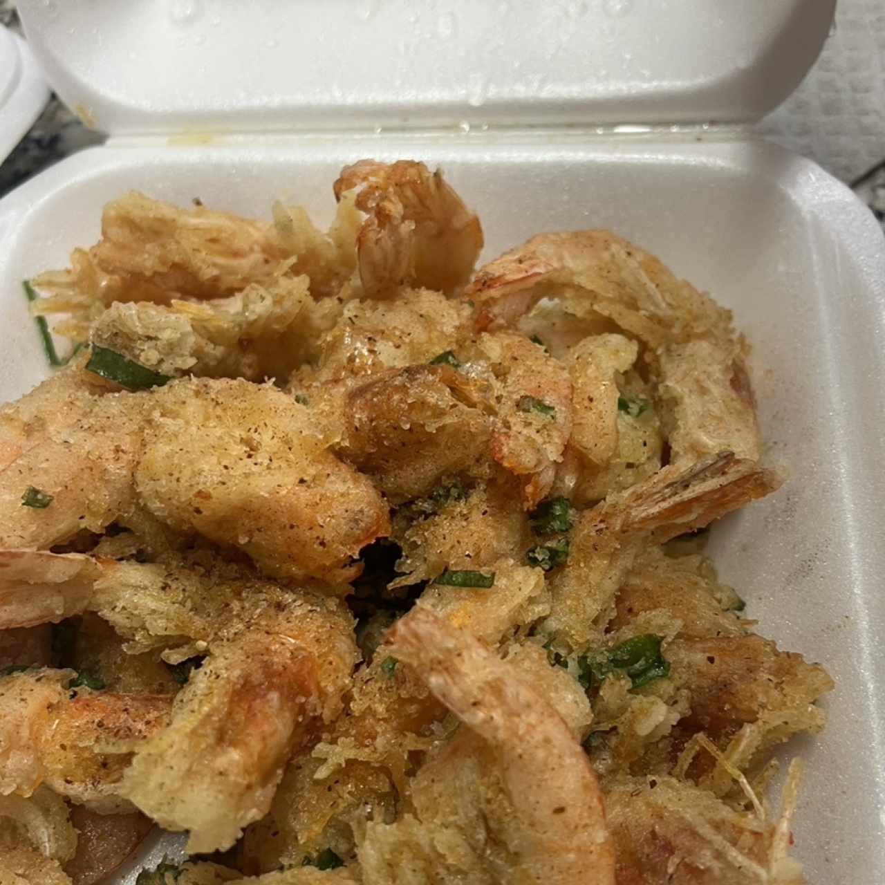 Langostino Frito salteado con Cascara