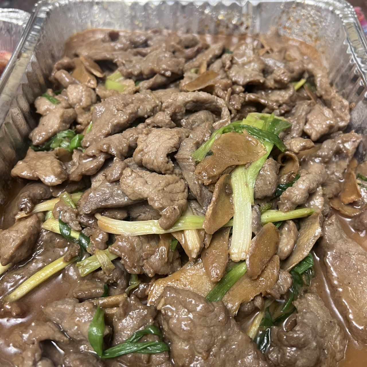 Carne con Jengibre y Cebollina
