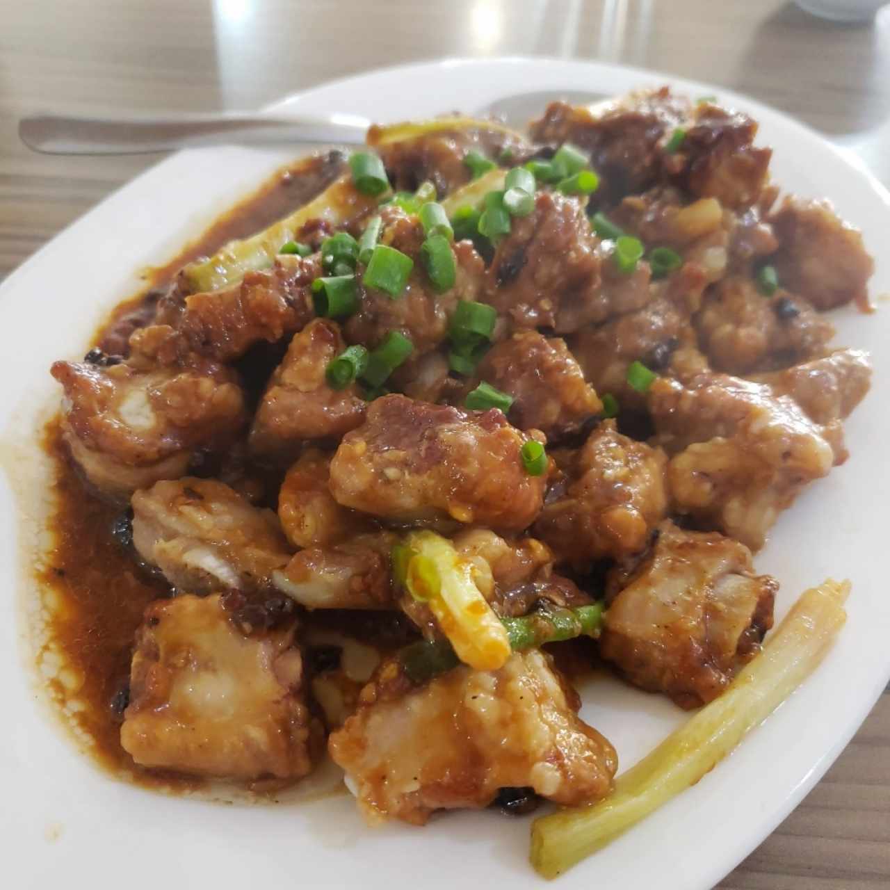 Costilla al Vapor con Salsa de Friojles Negros