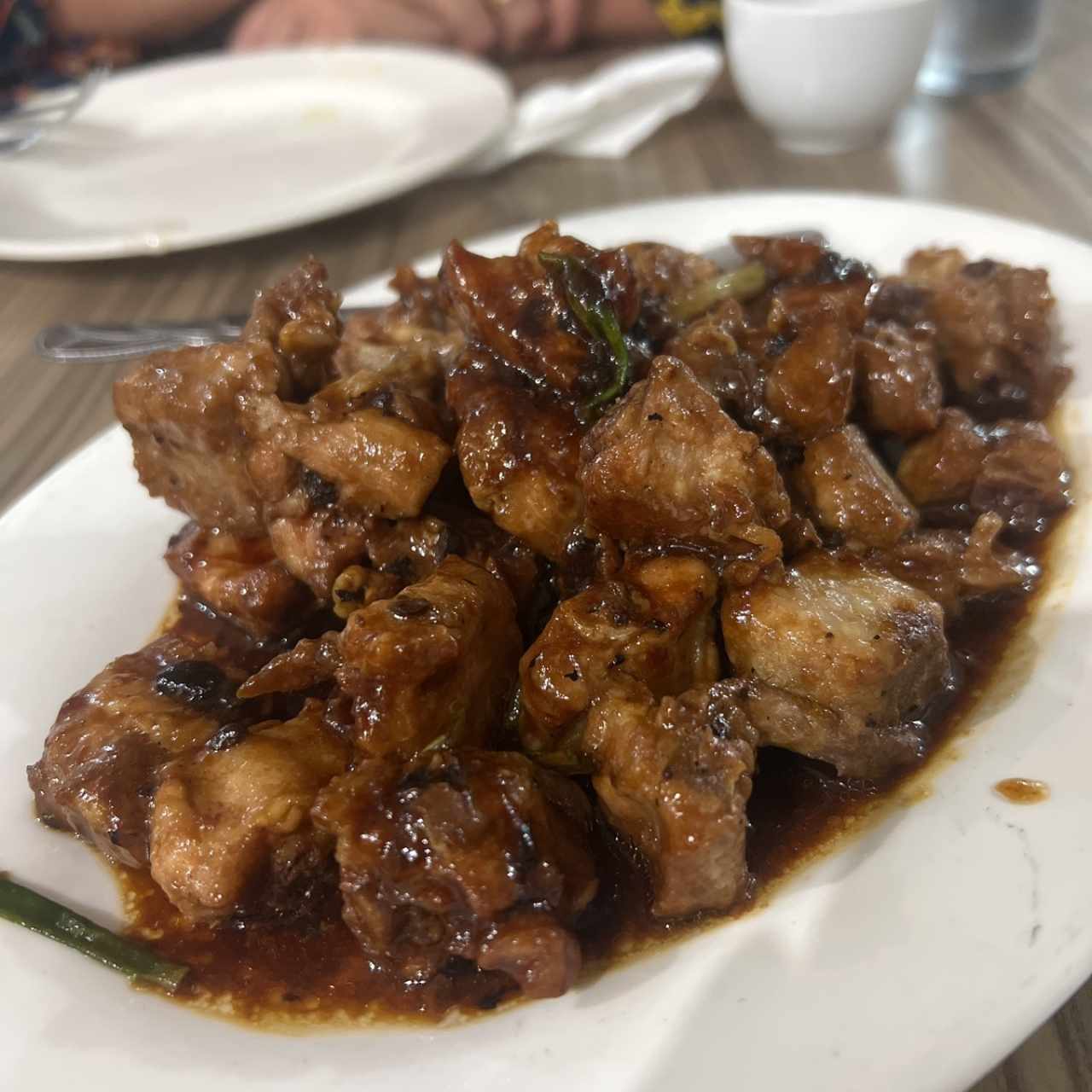 Costilla al Vapor con Salsa de Friojles Negros