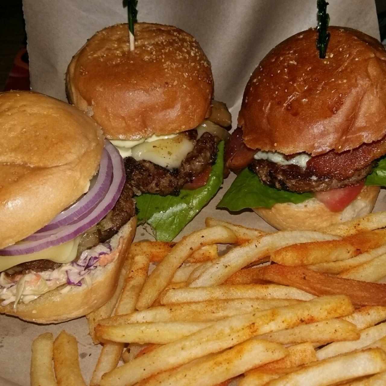 Trío de hamburguesas 