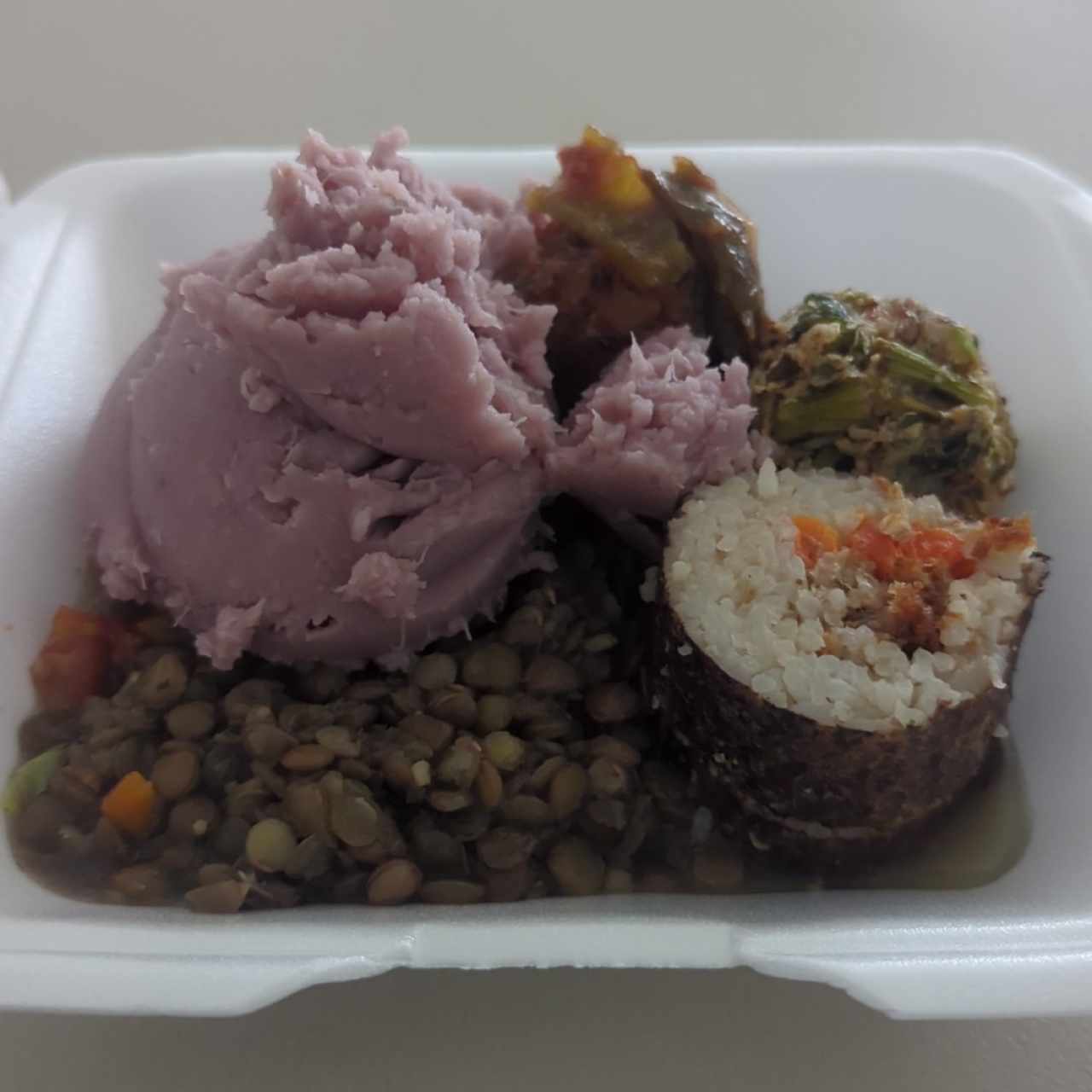 puré de otoe, lentejas, sushi, bolita de berro, bolita de soya agridulce 