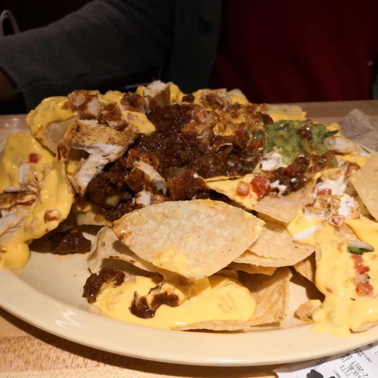 nachos con queso y pollo