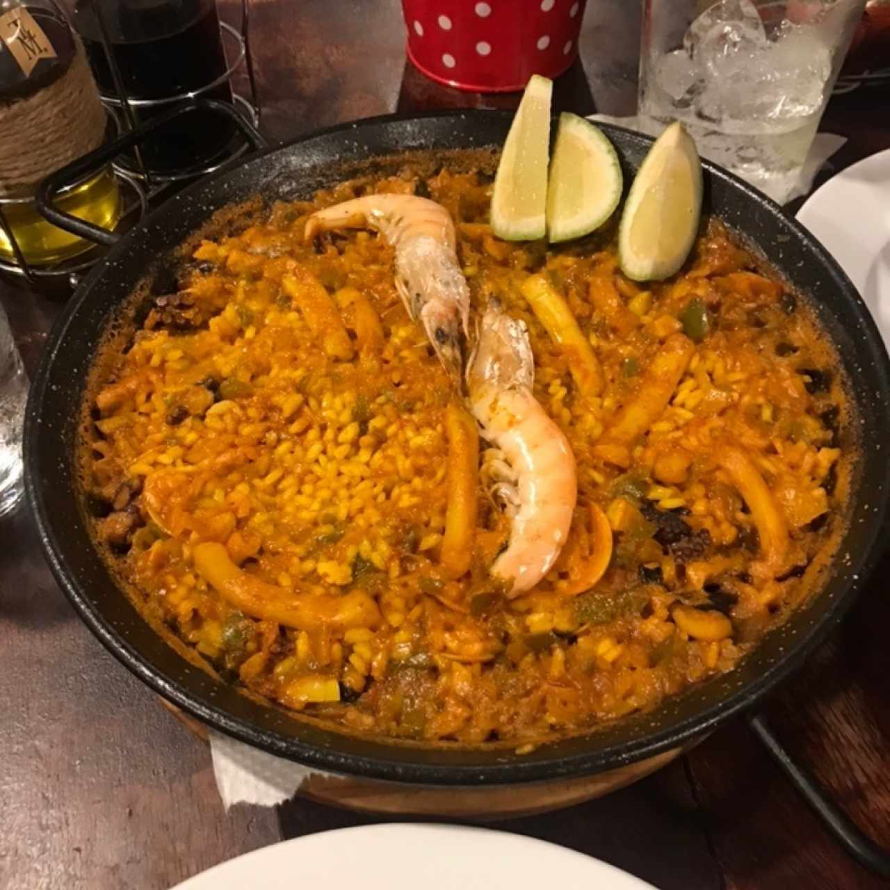 Paella (carne. mariscos o mixta)
