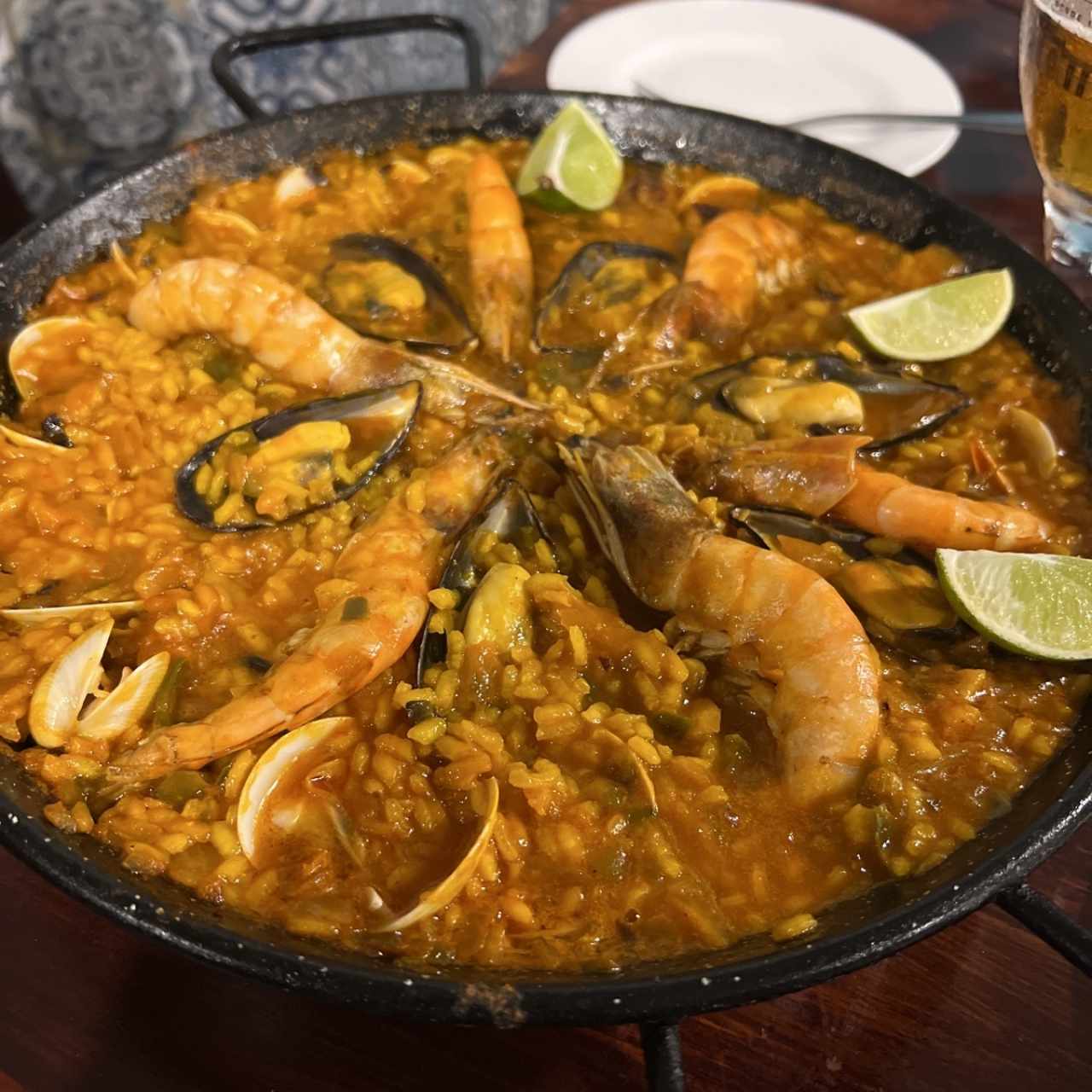Paella (carne. mariscos o mixta)