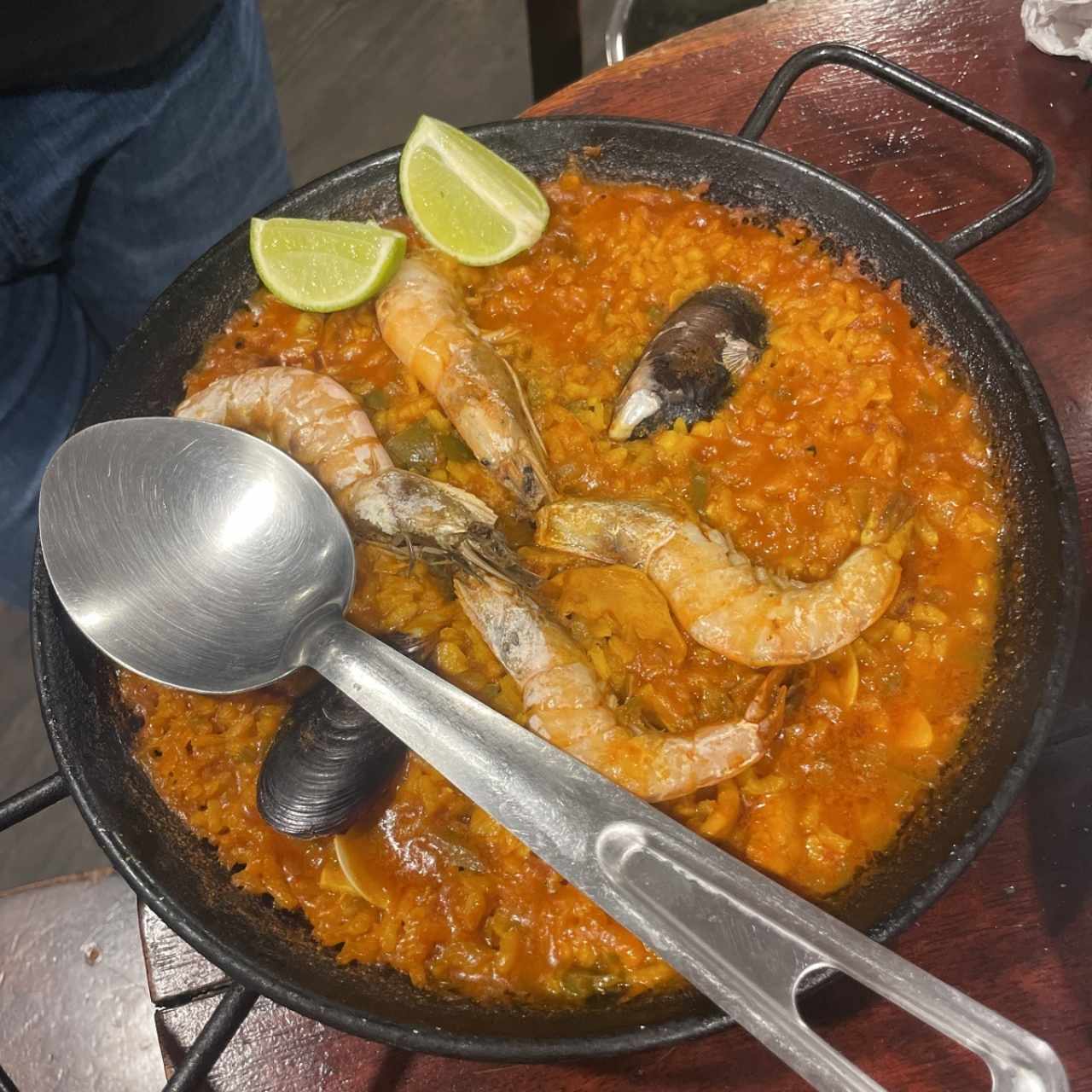 Paella (carne. mariscos o mixta)