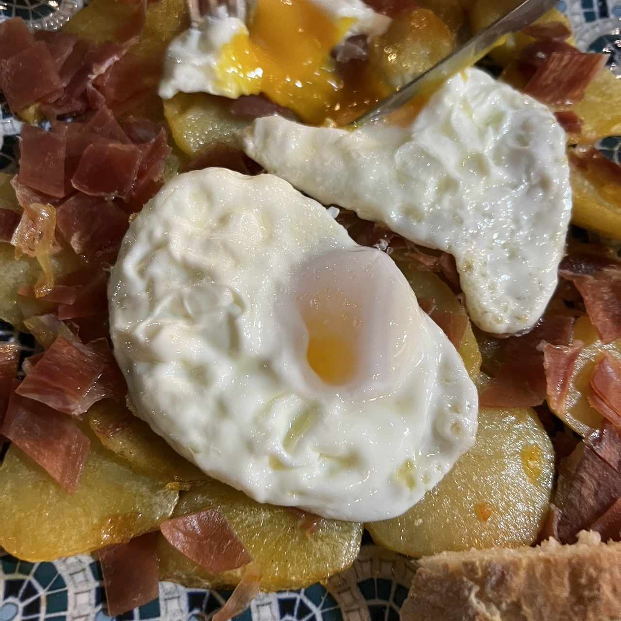 Huevos Estrellados con Jamón/Chistorra