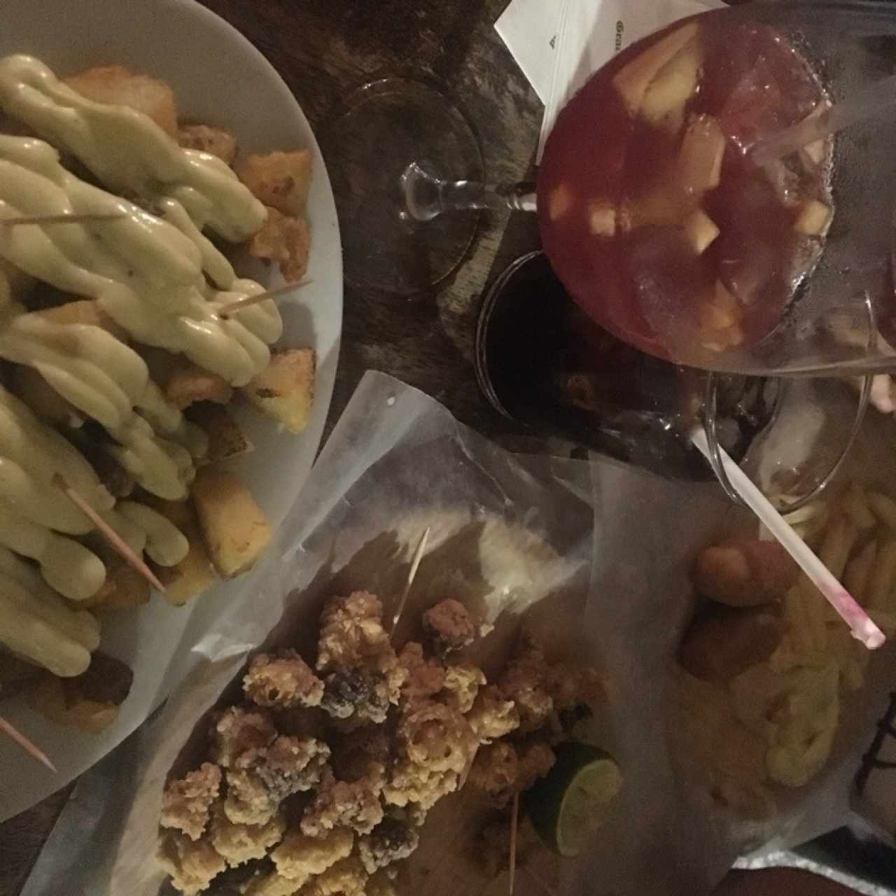 patatas al alioli, arañitas apanadas, croquetas y sangría