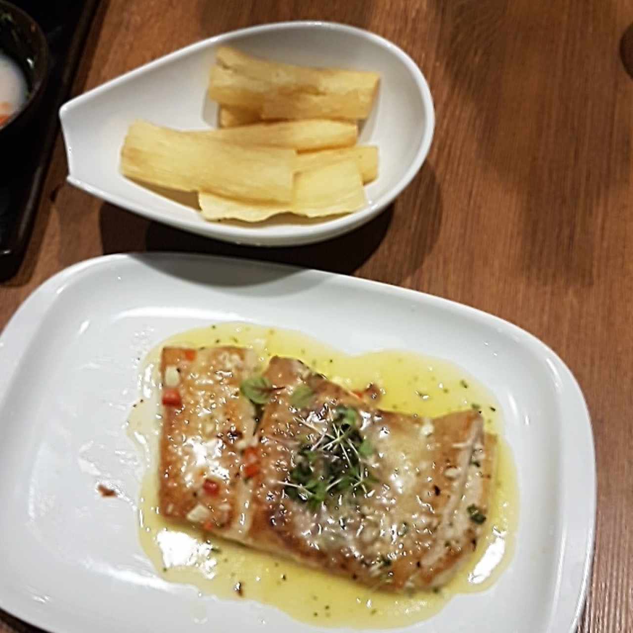 Corvina Al ajillo con pantalones