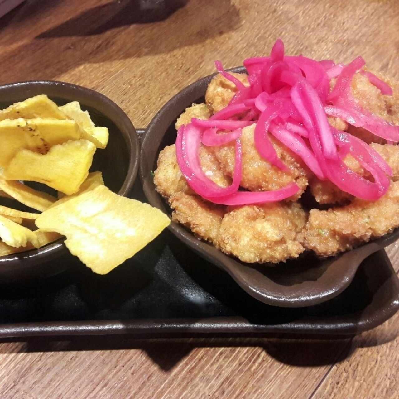 ceviche frito con patacón 