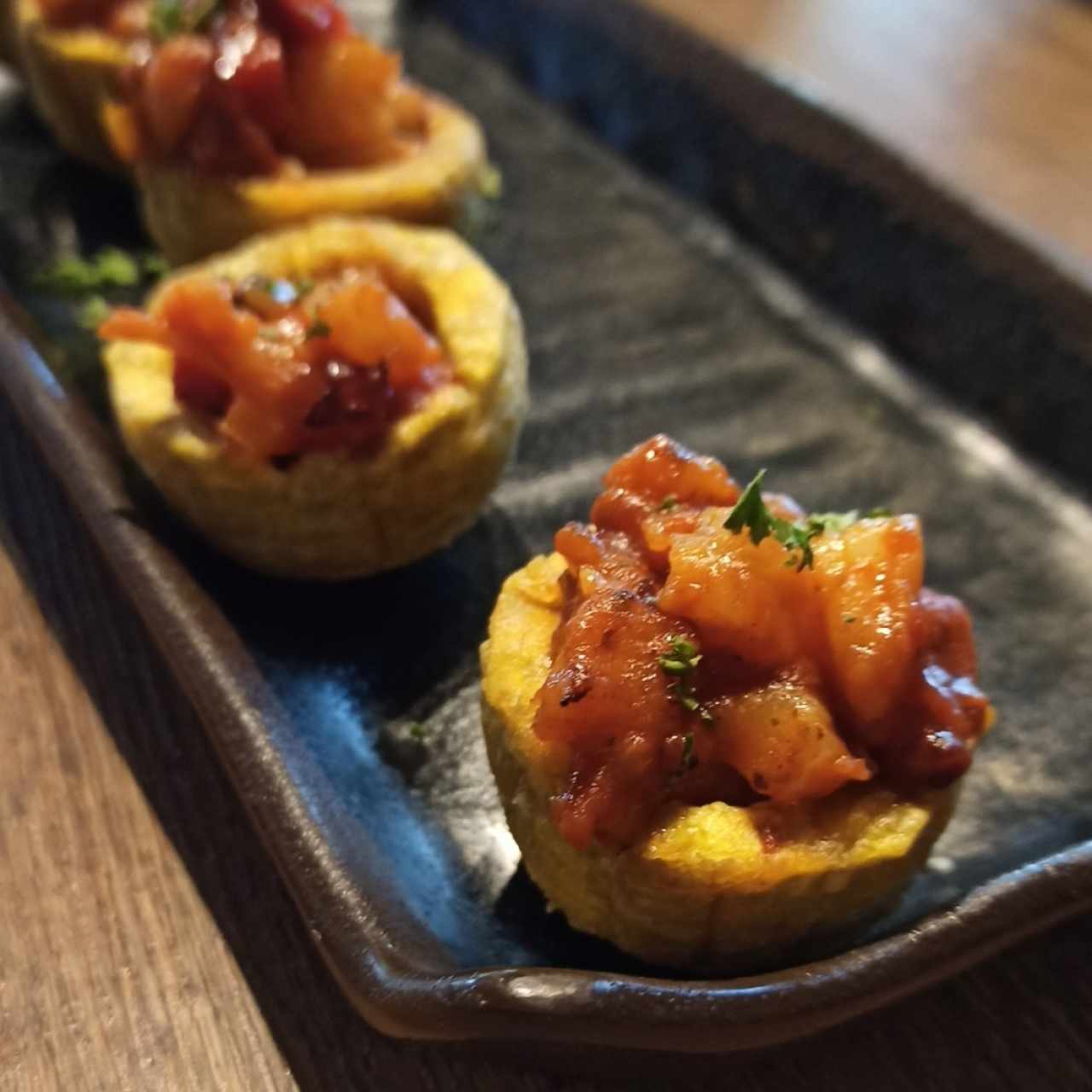 Patacones rellenos de camarón
