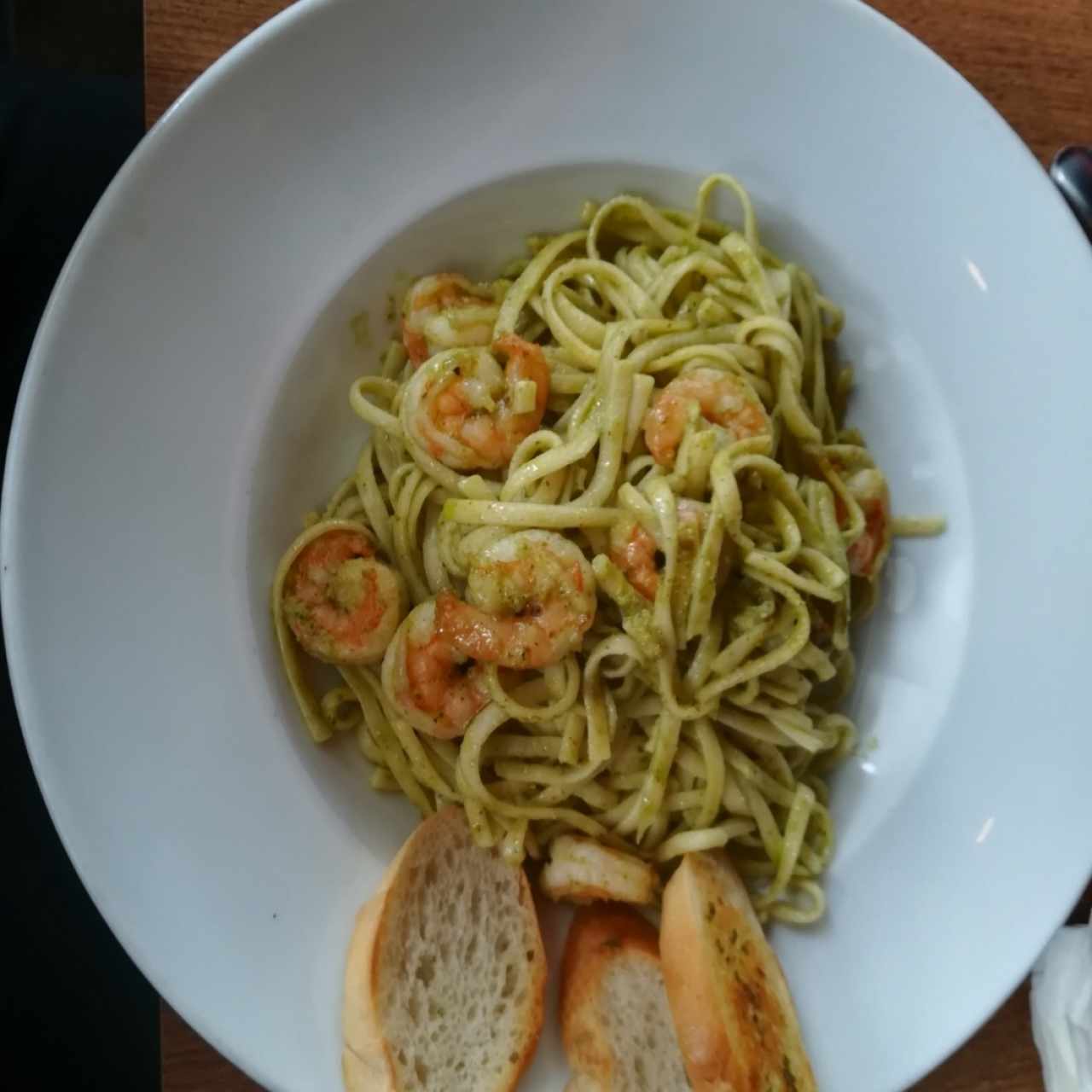 Al Pesto Con Camarones
