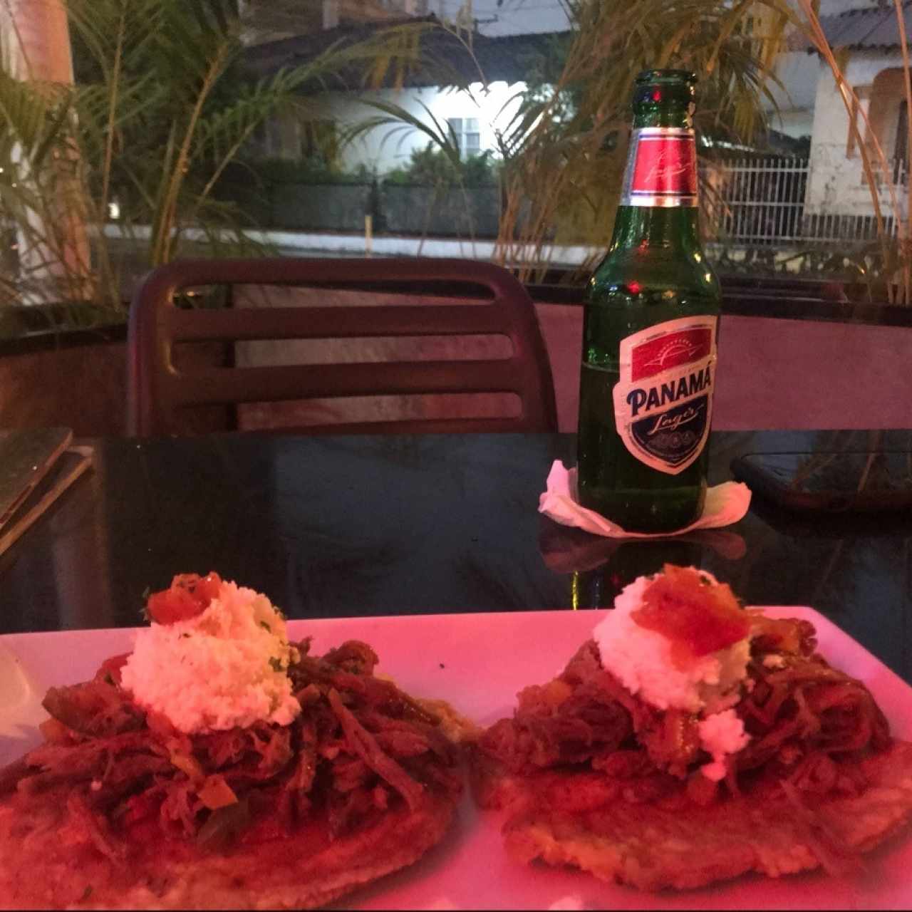 Patacones con carne mechada