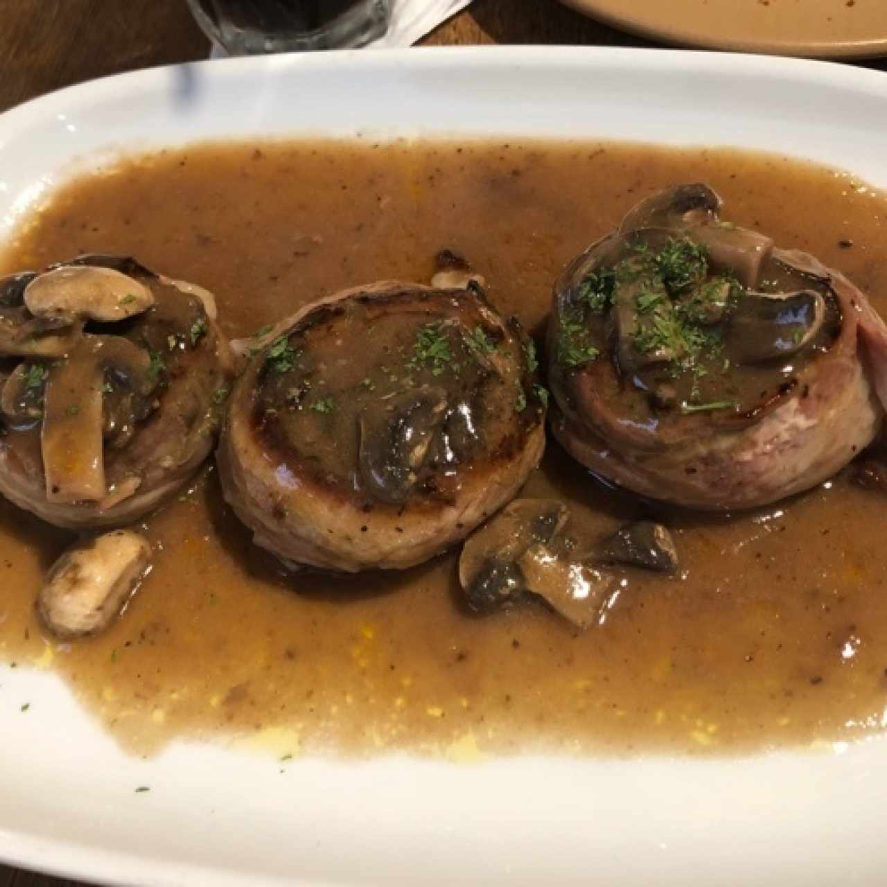 filete mignon con salsa de champiñones