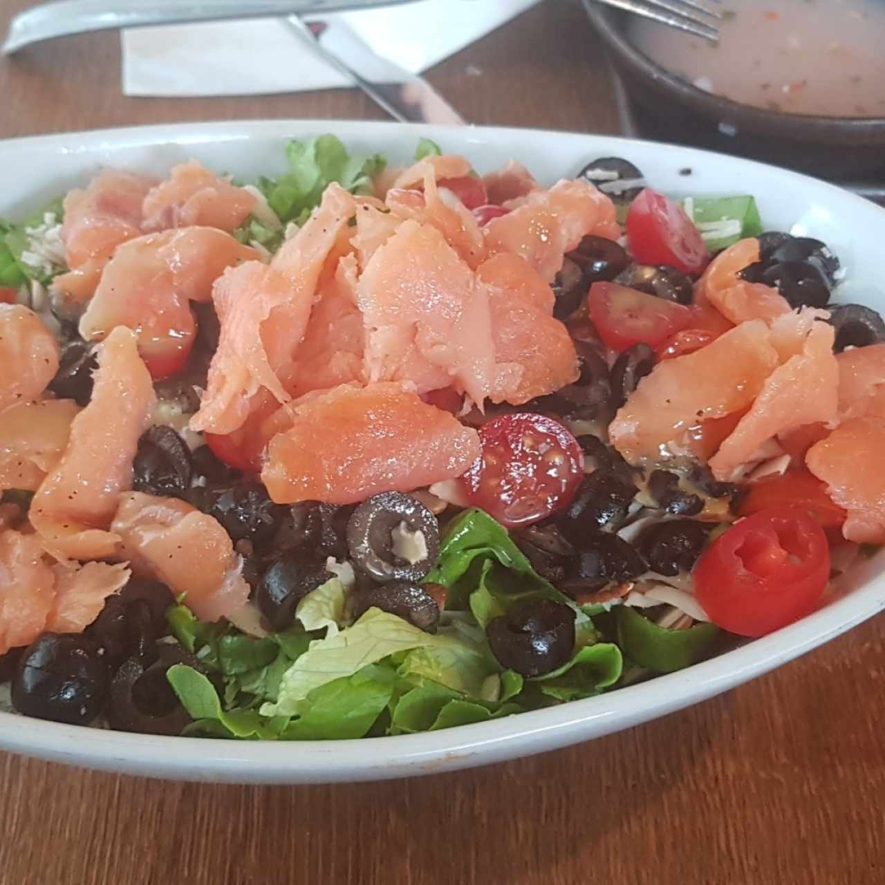 ensalada de salmón y maracuya