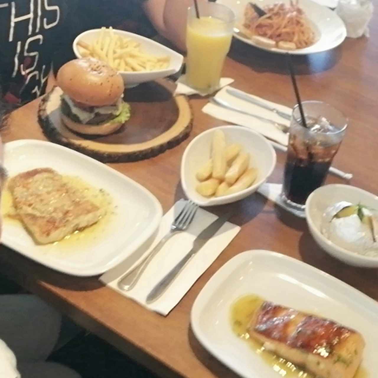 salmón, hamburguesa, corvina