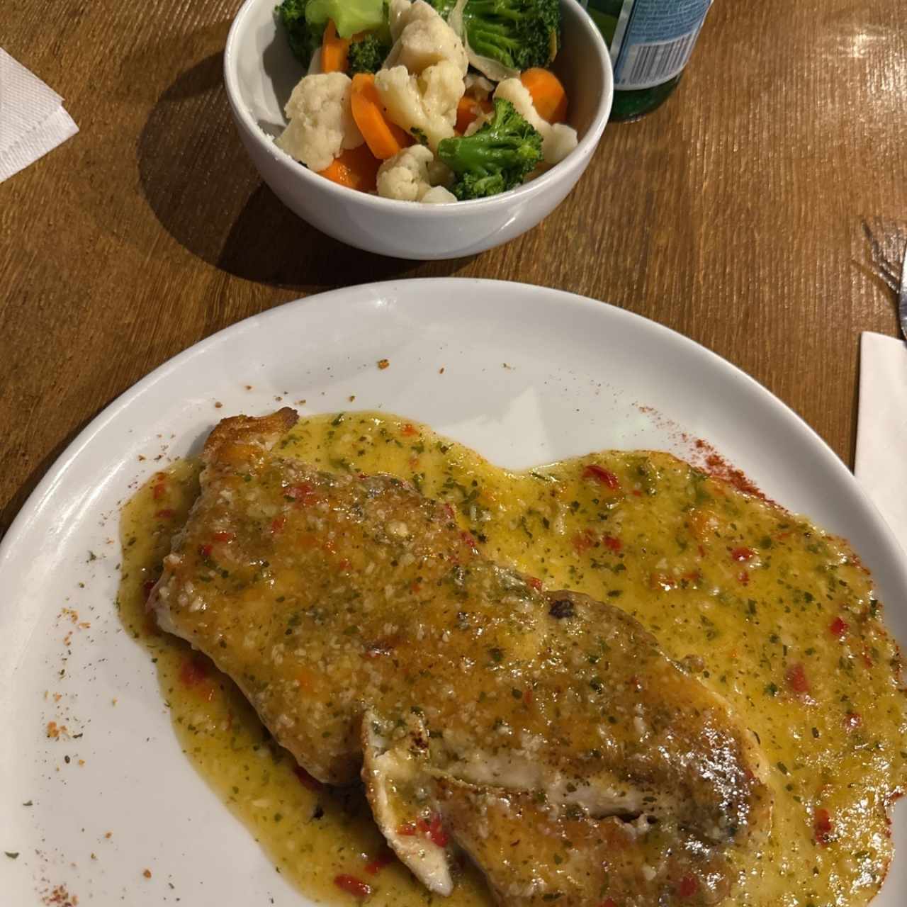 Corvina al ajillo cin vegetales