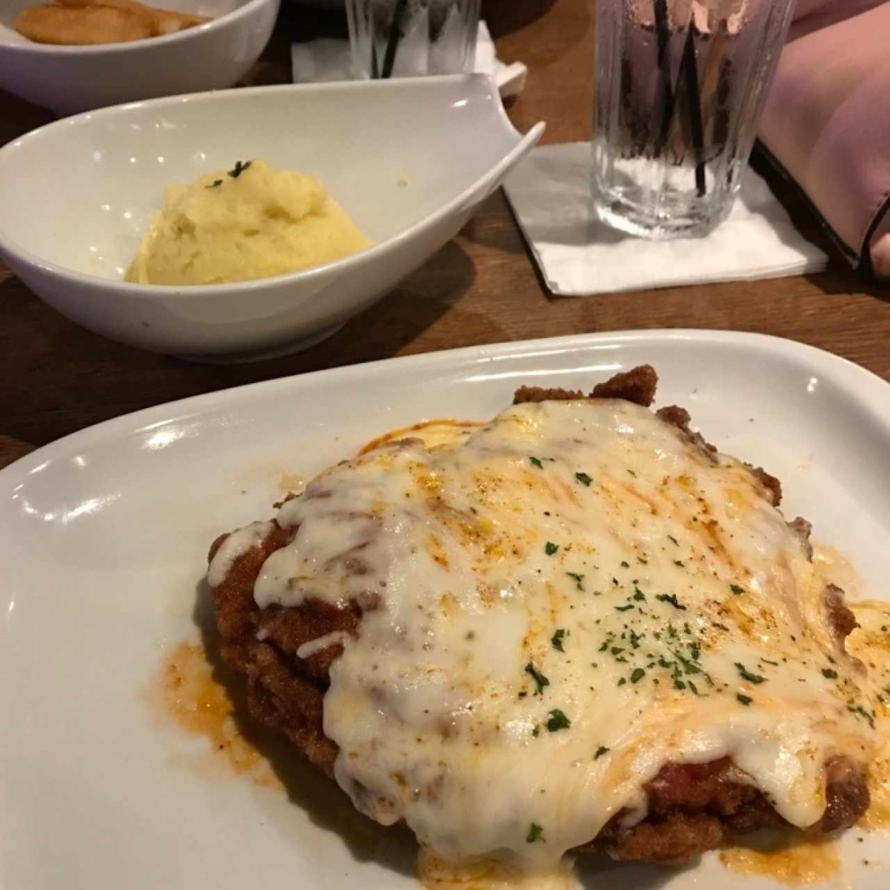 Milanesa de pollo a la parmesana con Puré