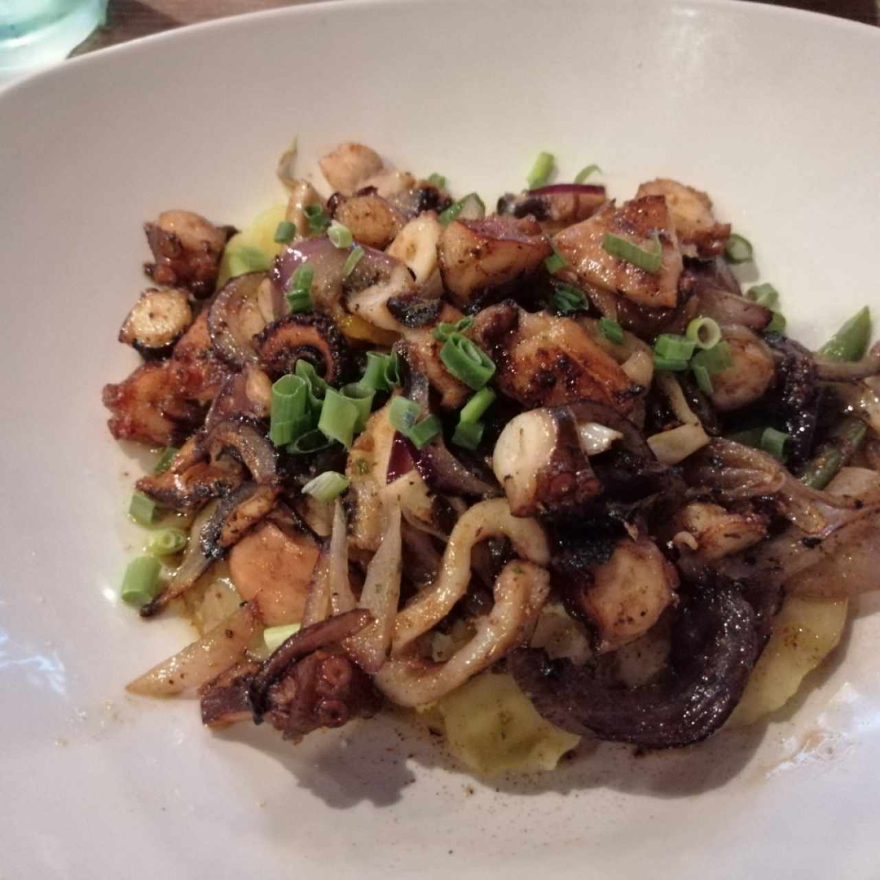 Delicioso pulpo al carbón