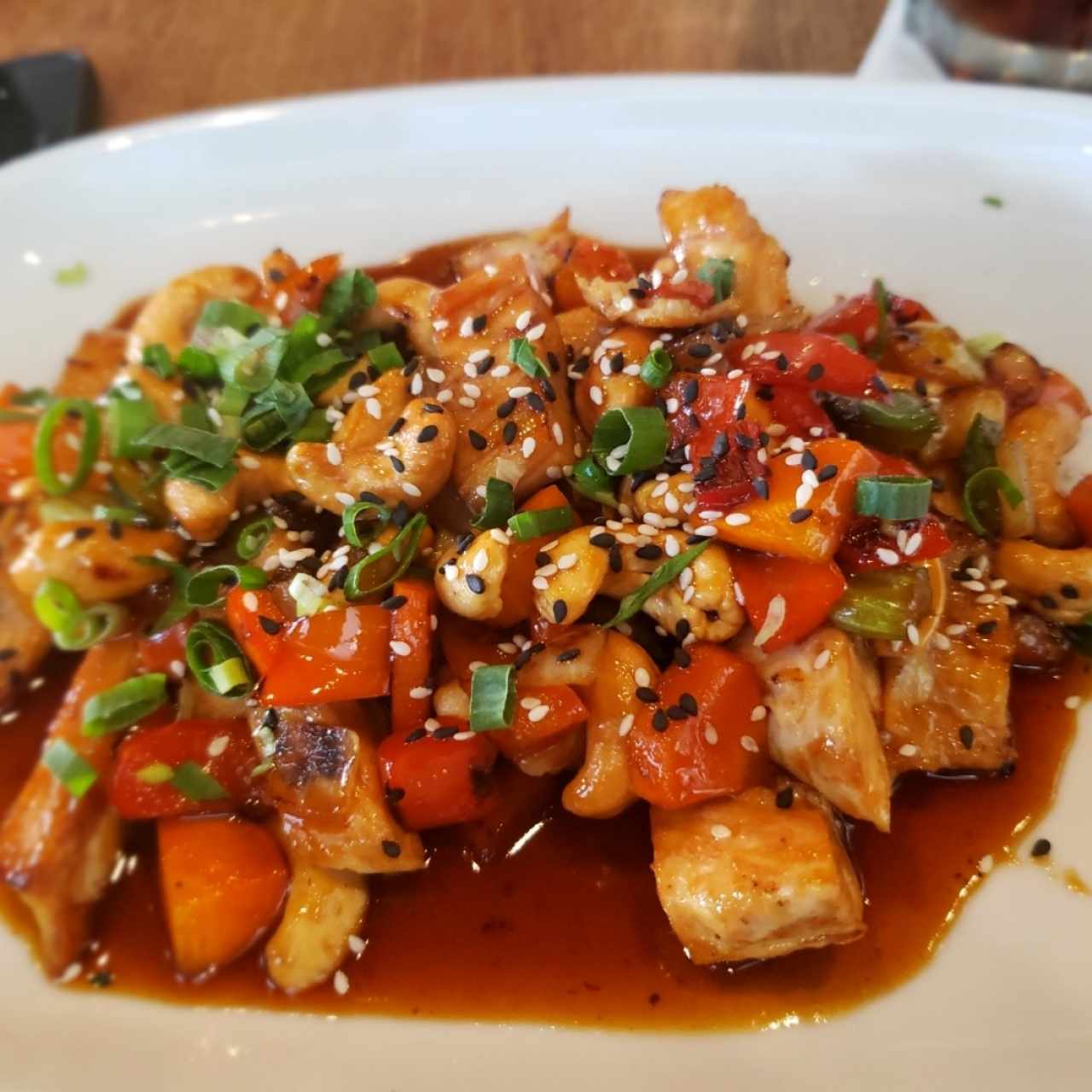 pollo con macadamia