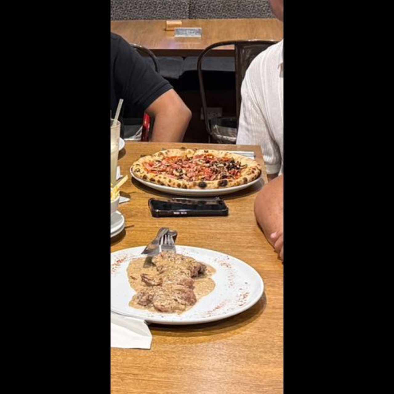Carne 3 pimientas y pizza Américana