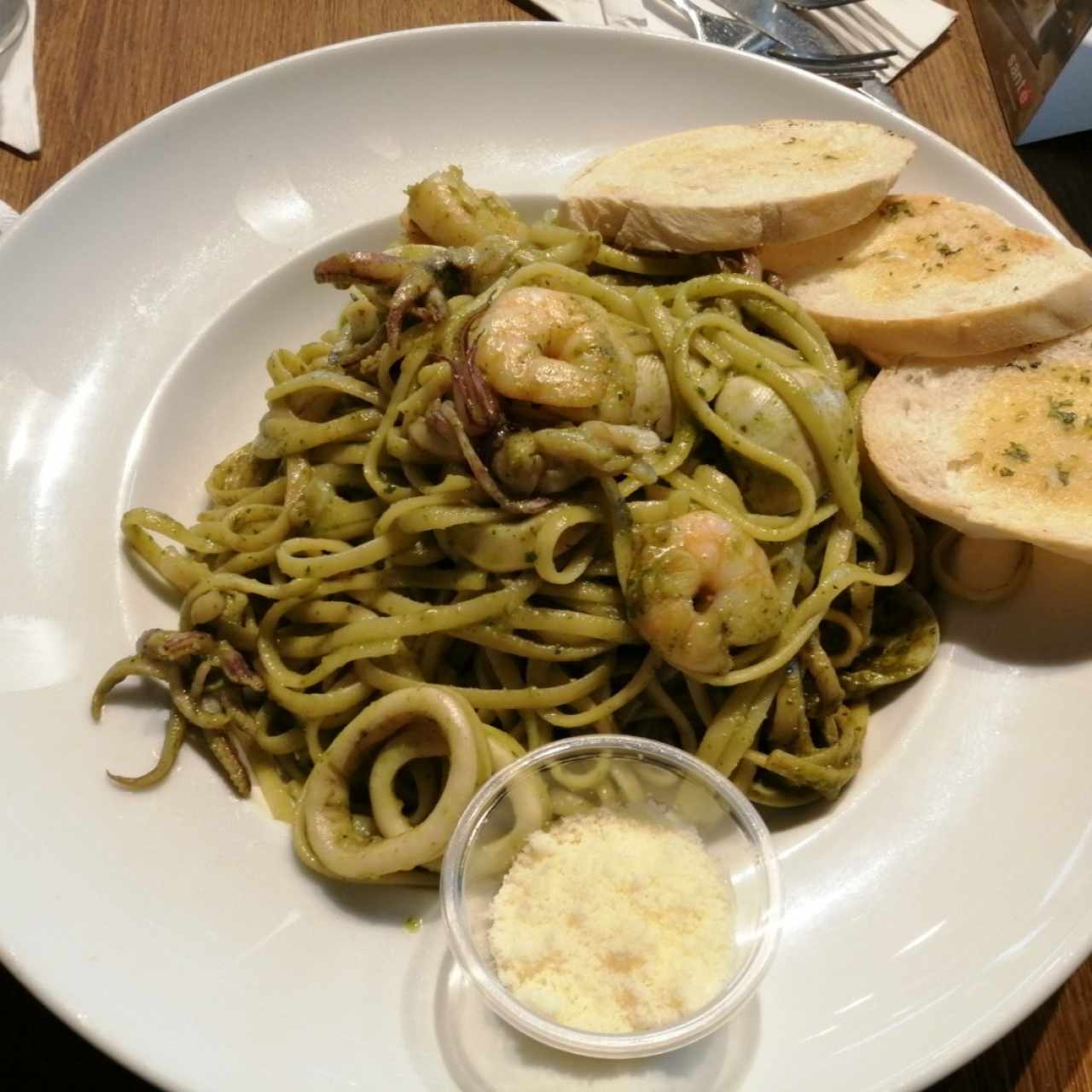 Fetuccini al óleo con mariscos