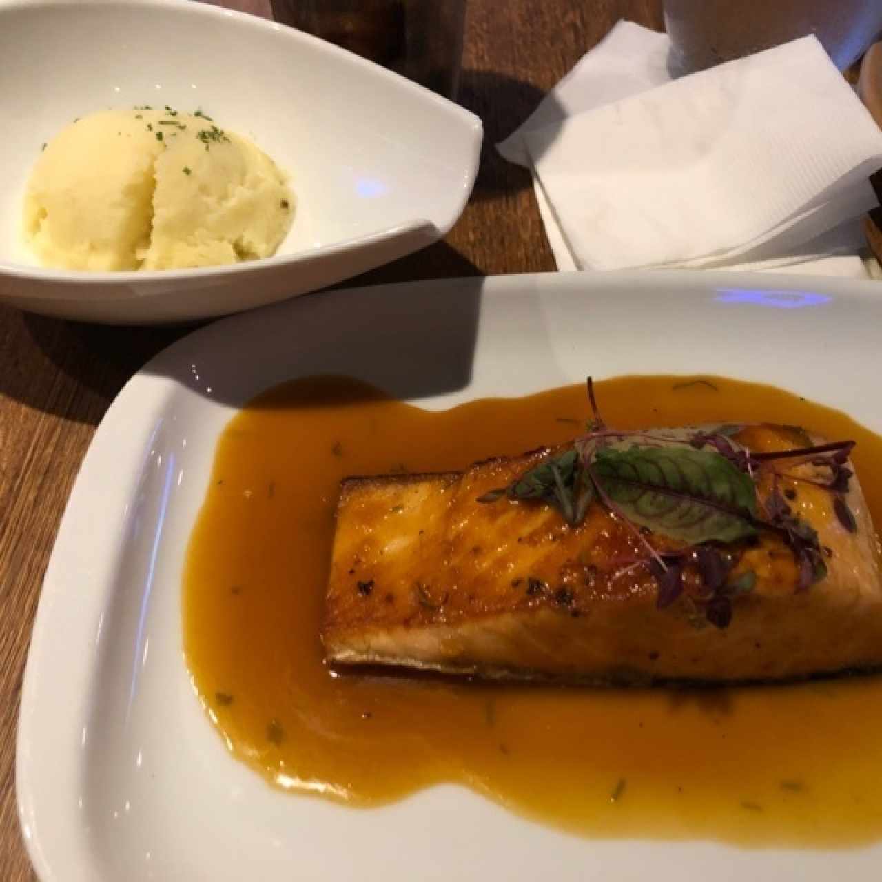 Salmón en salsa de naranja