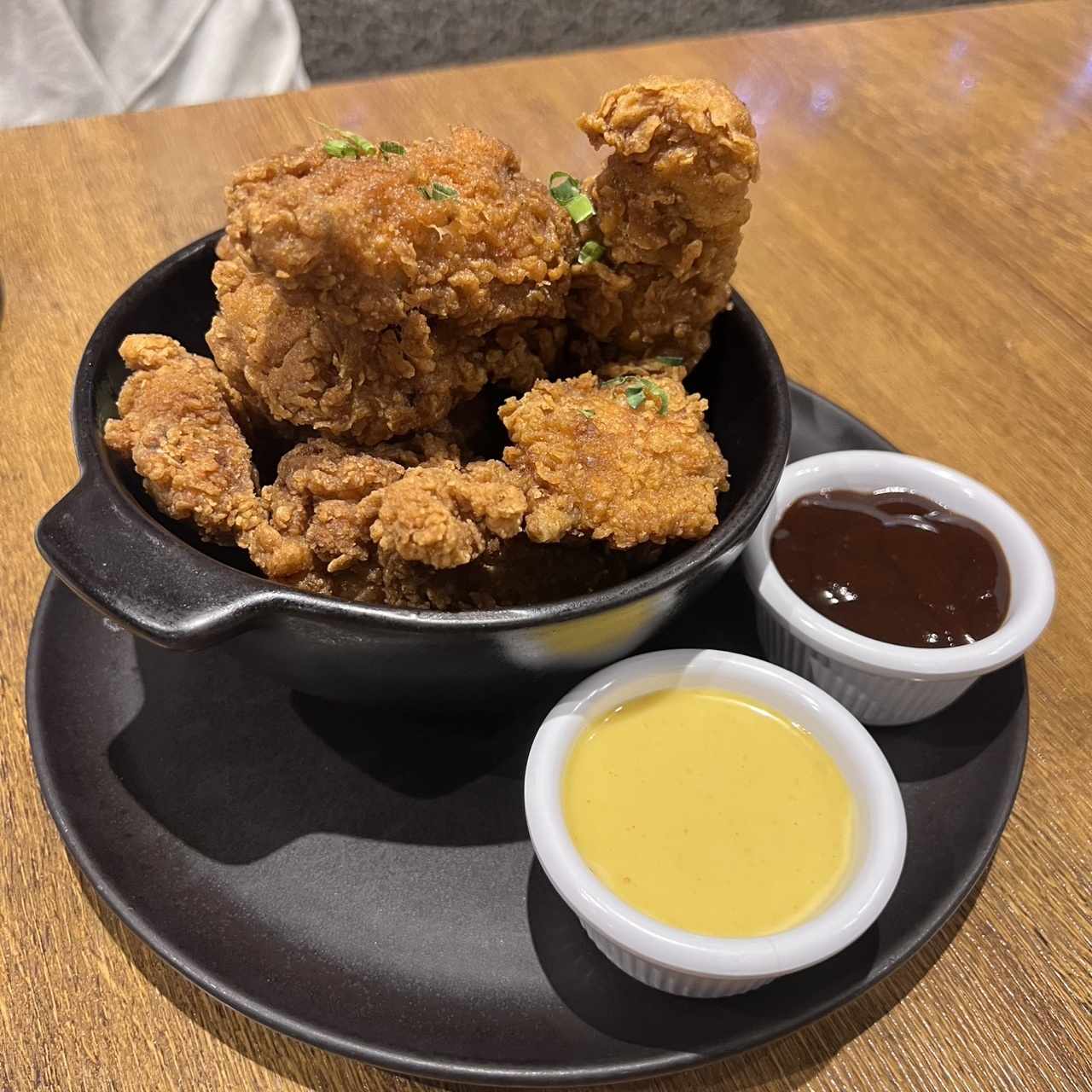Wings con salsa BBQ y Honey Mustard