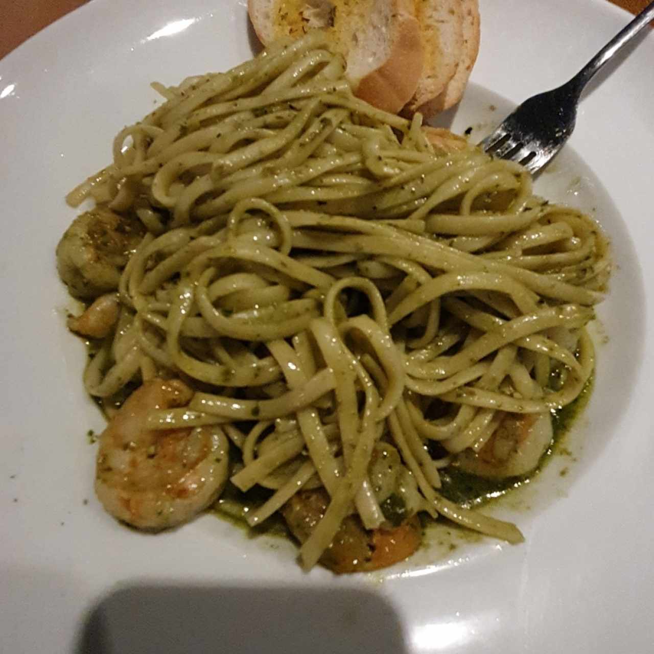 pasta al pesto con camarones