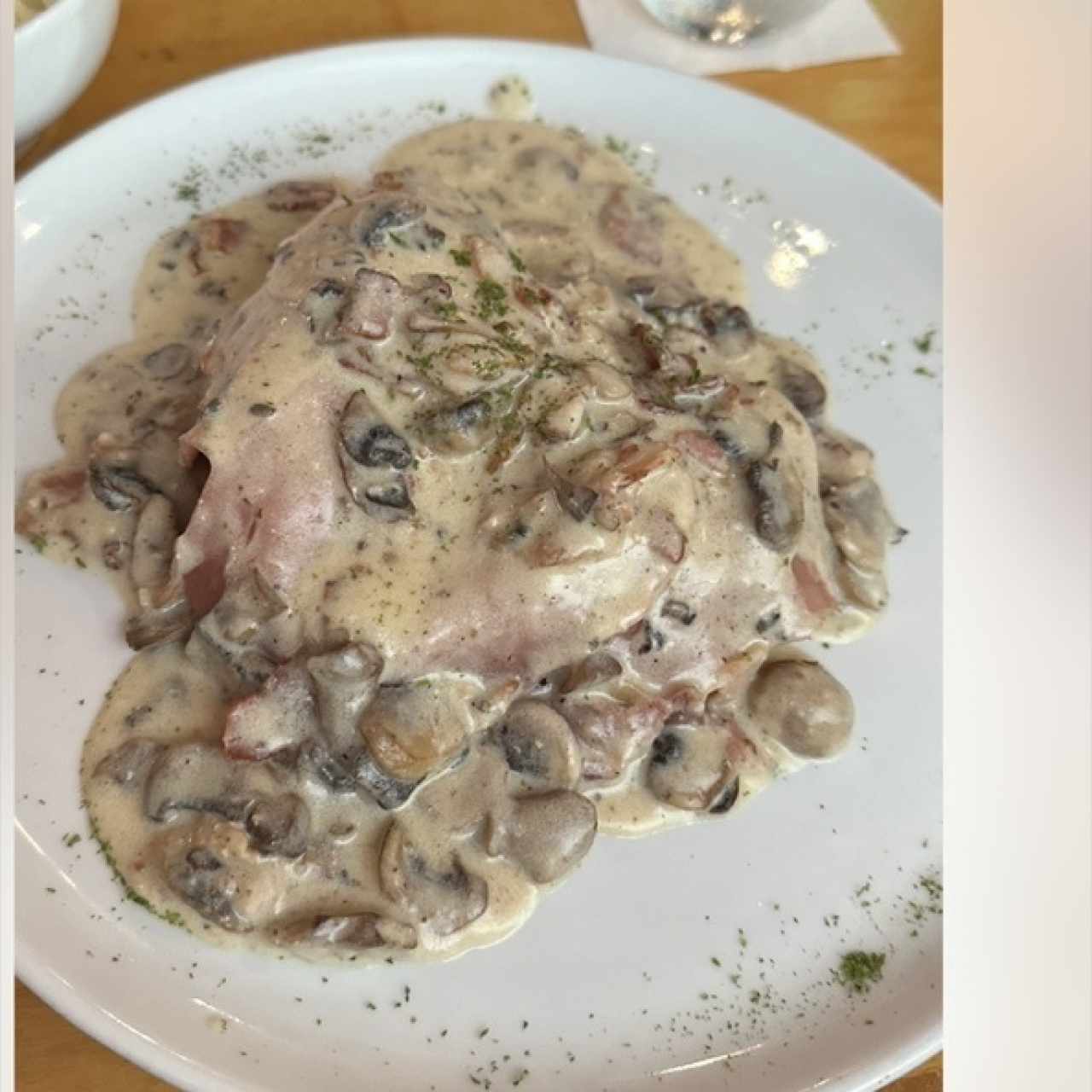Milanesa con hongos y tocinos