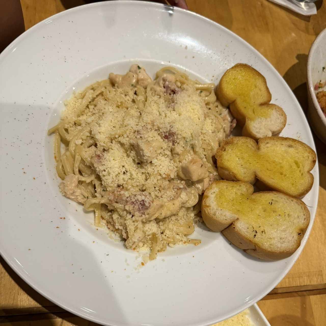 Spaguetti con pollo a la carbonara