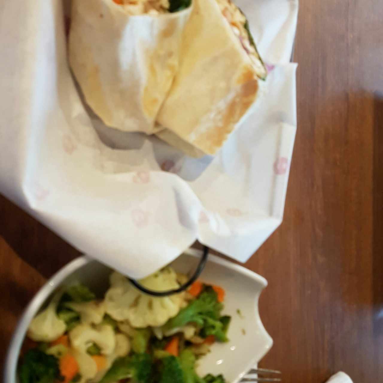 wrap de pollo Gril con vegetales salteados