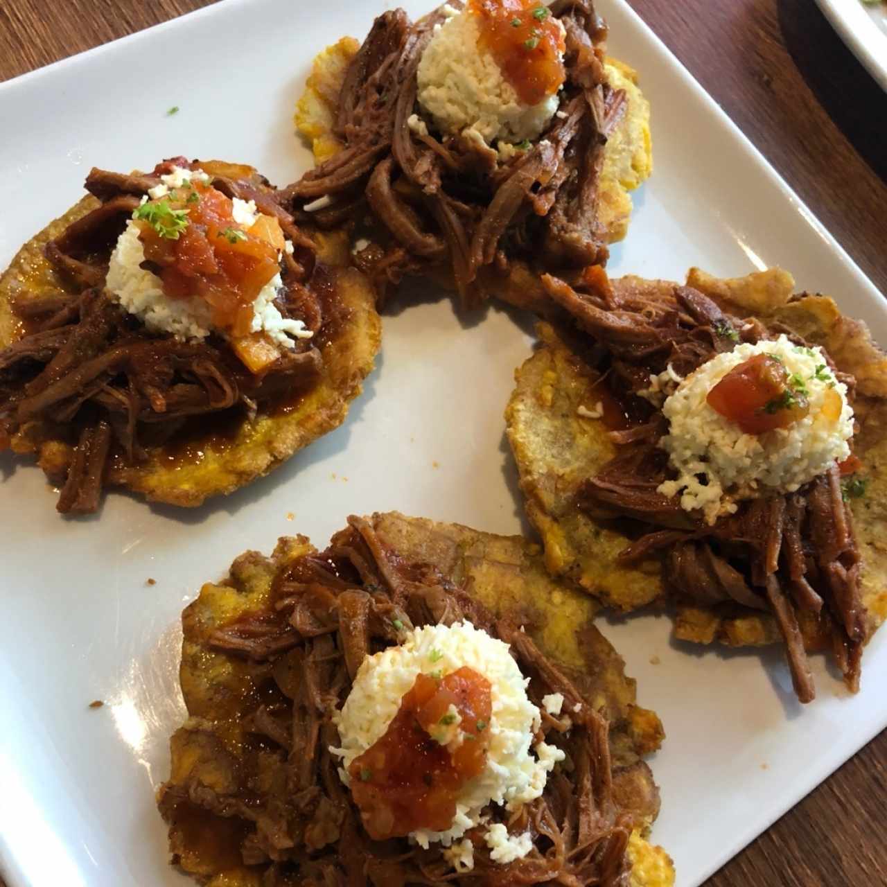 patacones con carne desmechada