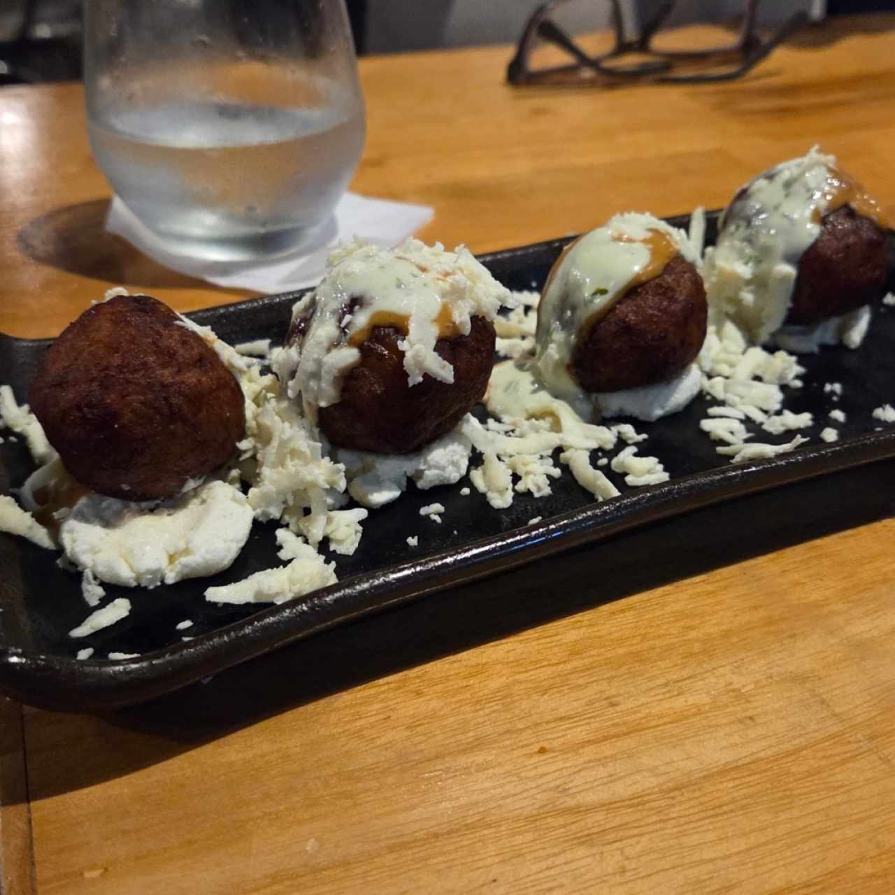 Buñuelos de plátano y queso