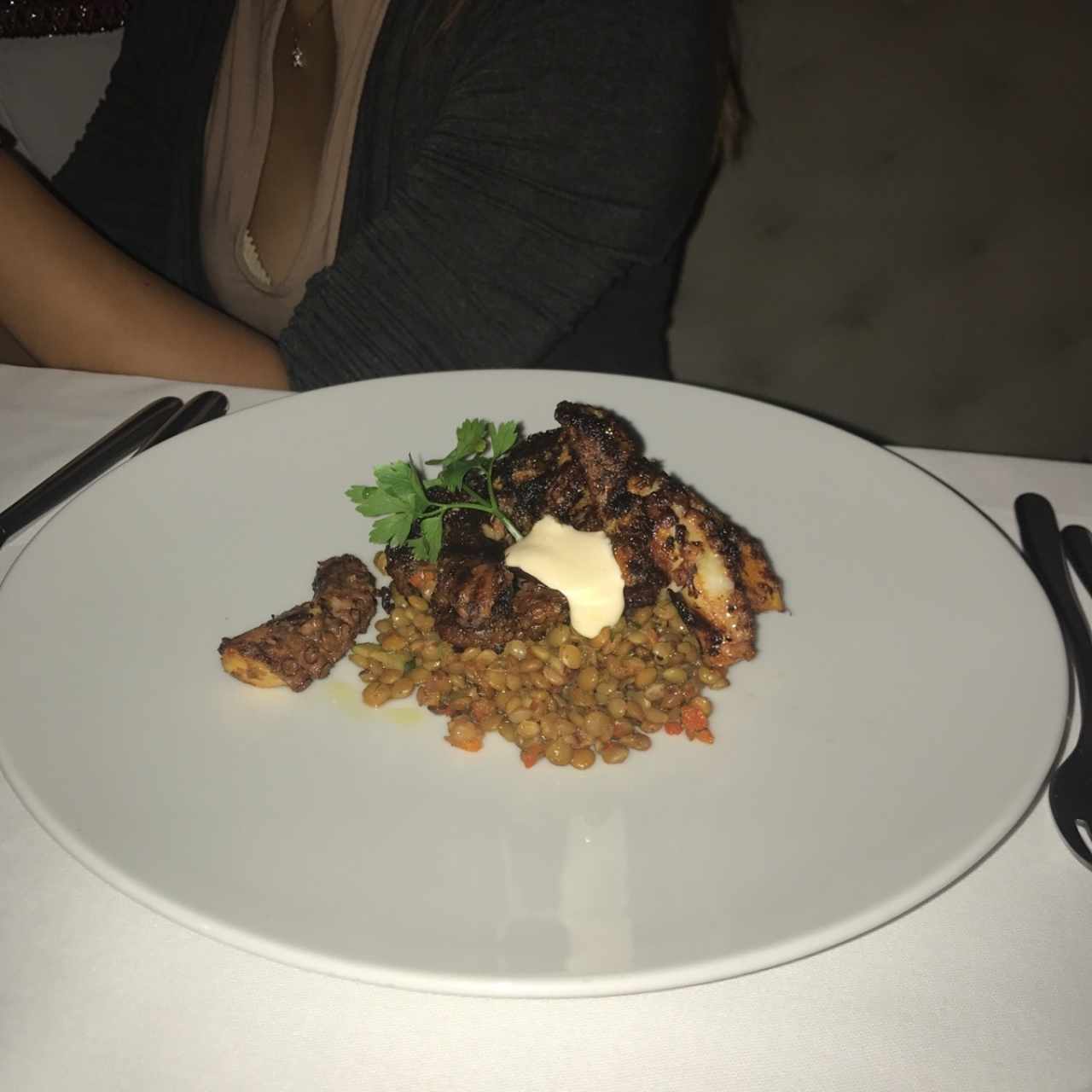 ENSALADA DE LENTEJAS TIBIAS CON PULPO AL GRILL
