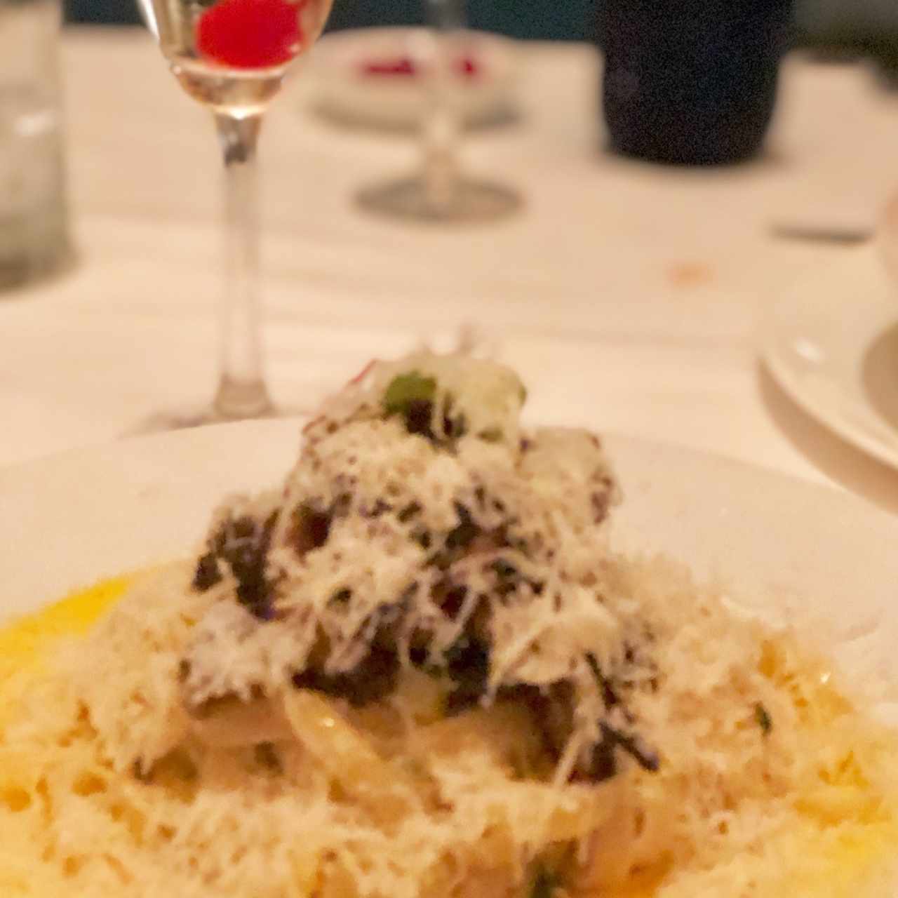 Tagliatelle con champiñones salteados, crema de azafrán y parmesano