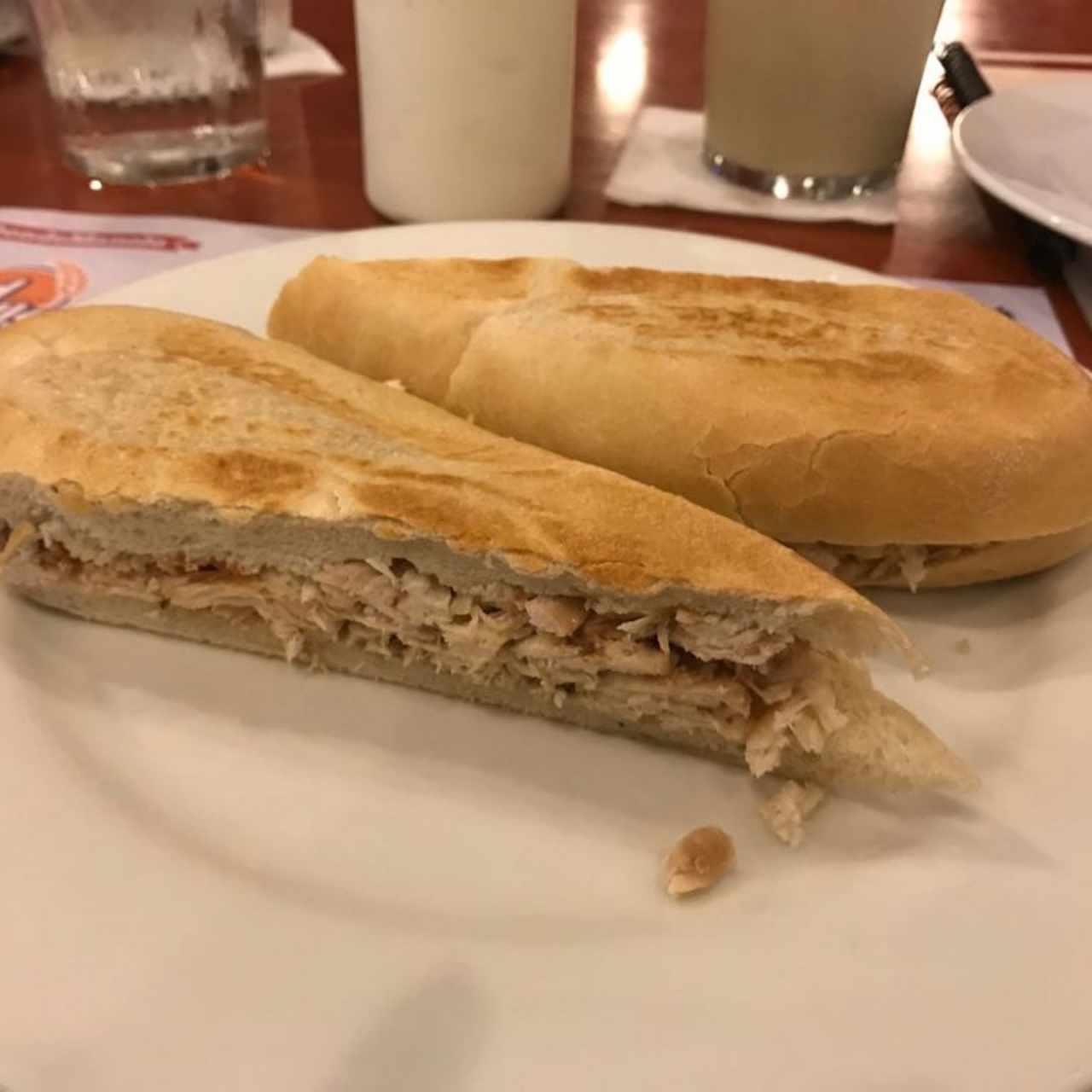 emparedado de pollo
