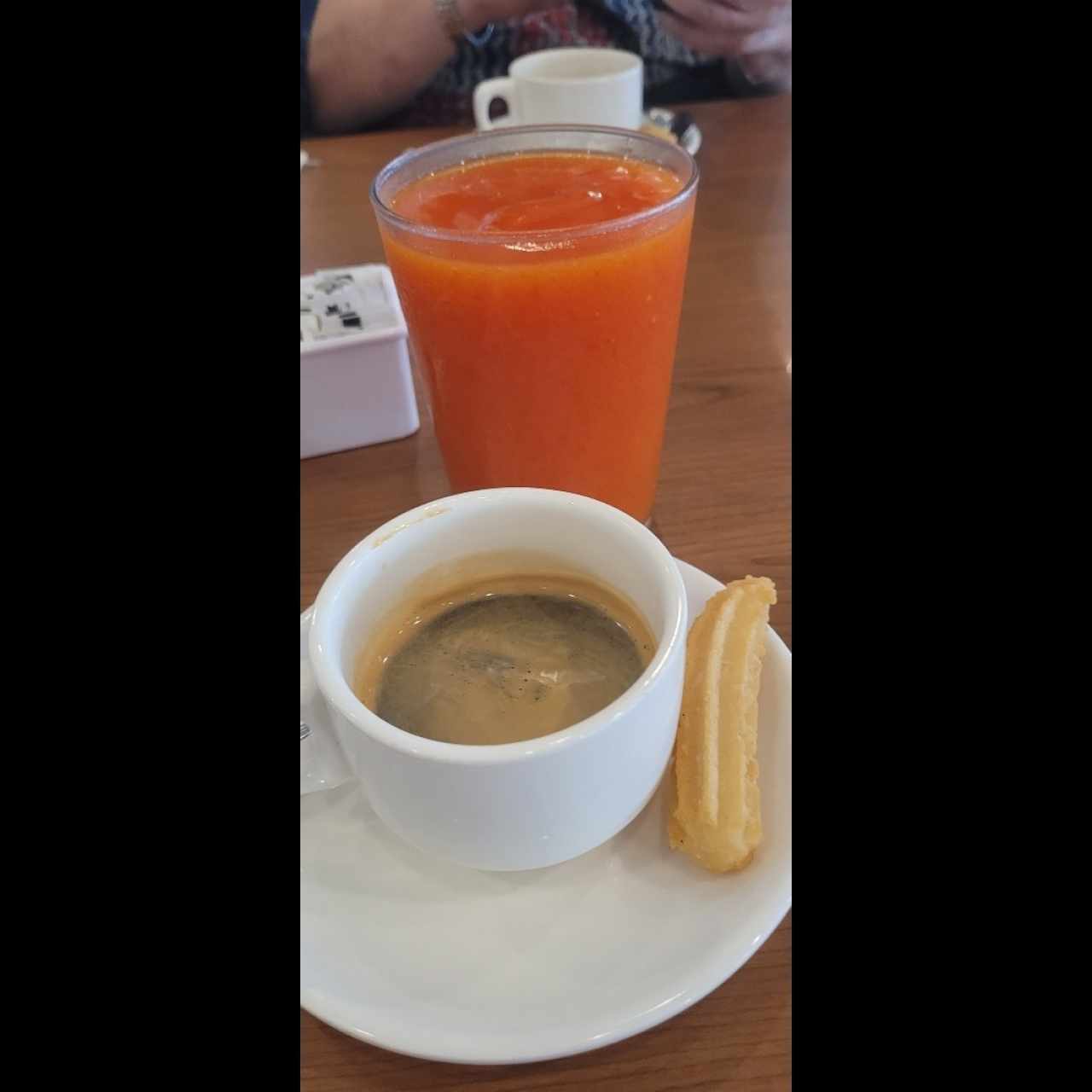 café expresó doble y licuado papaya 
