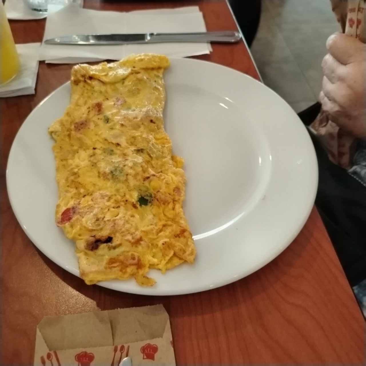 Omelette jamón y tomate y pimentón 