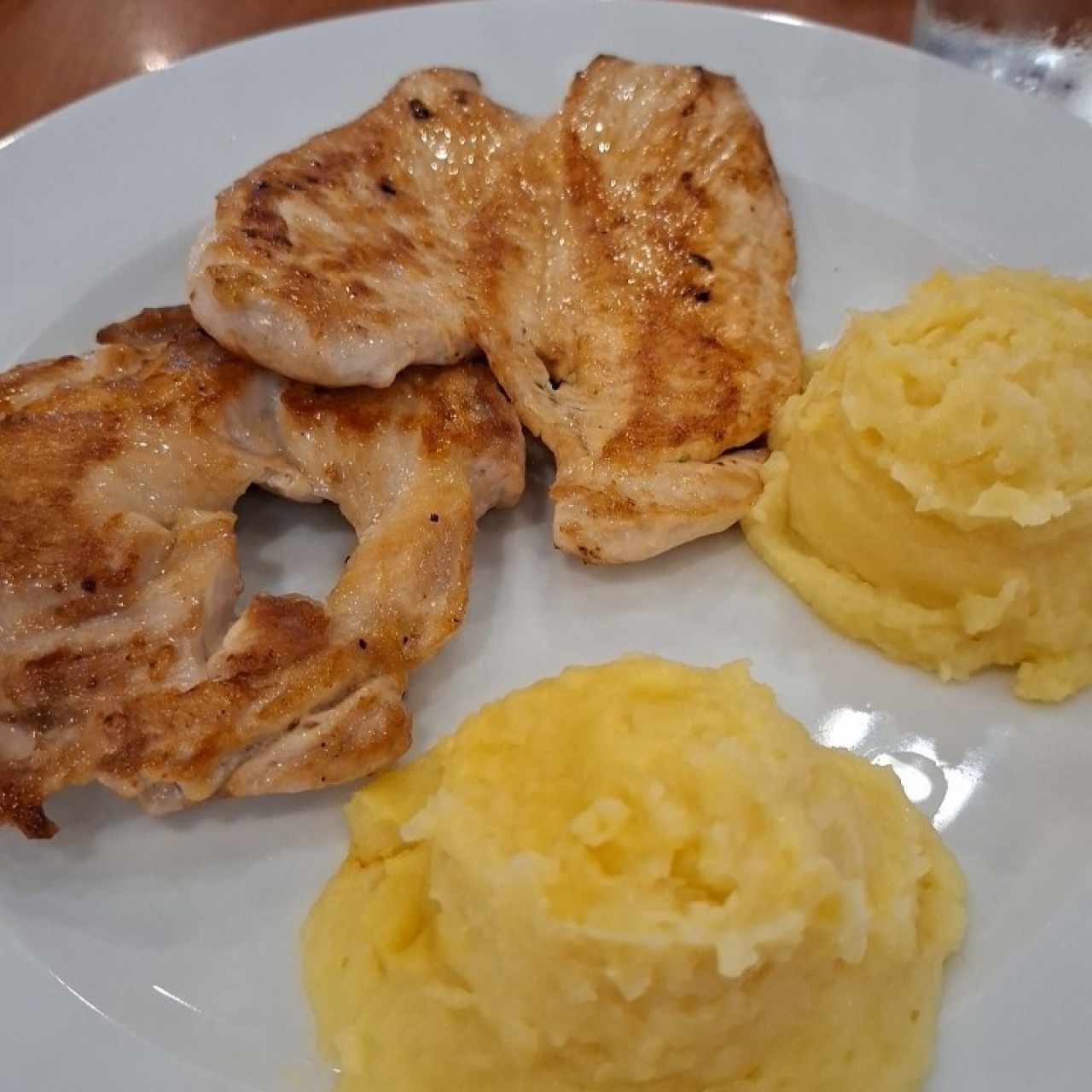 Pollo Deshuesado a la Plancha o Al Ajillo