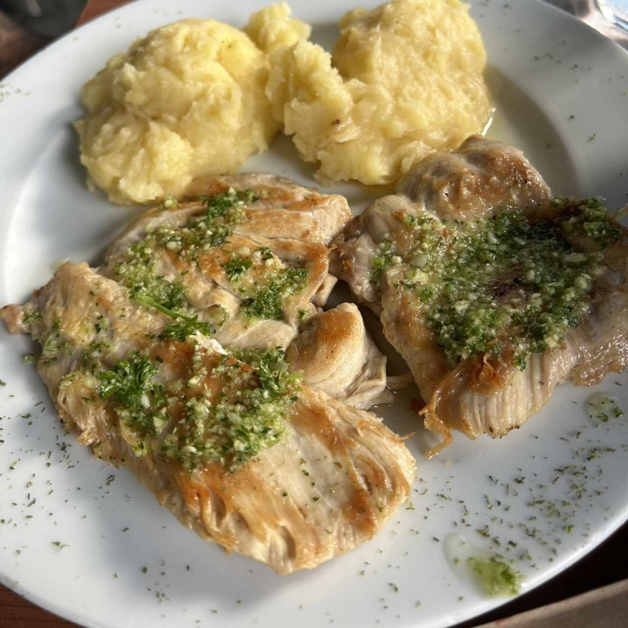 Pollo Deshuesado a la Plancha o Al Ajillo