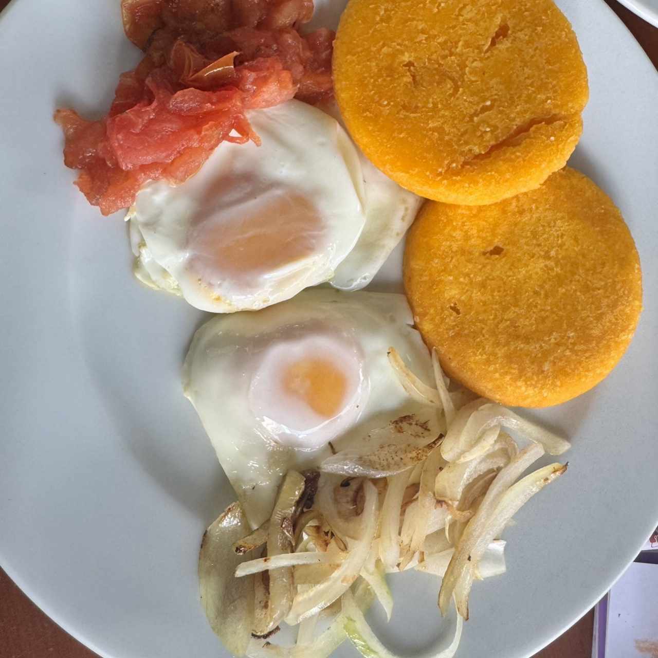 Huevos Con Cebolla y Tomate