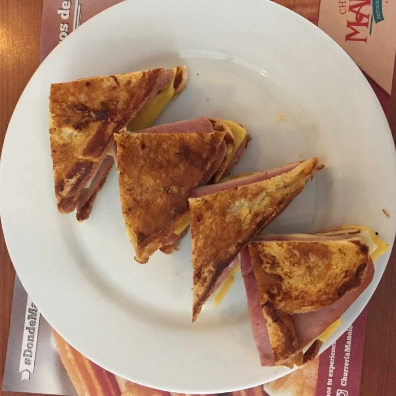 el Montecristo... salado y dulce!!! riquísimo!! 