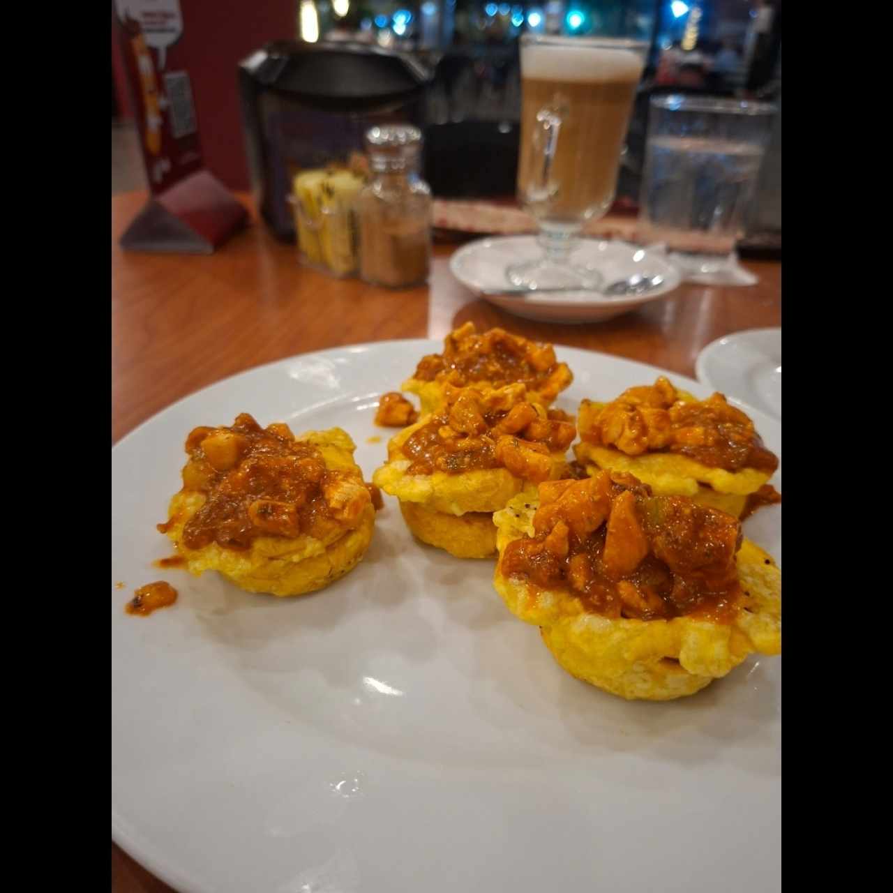 Patacones rellenos de Pollo o Boloñesa